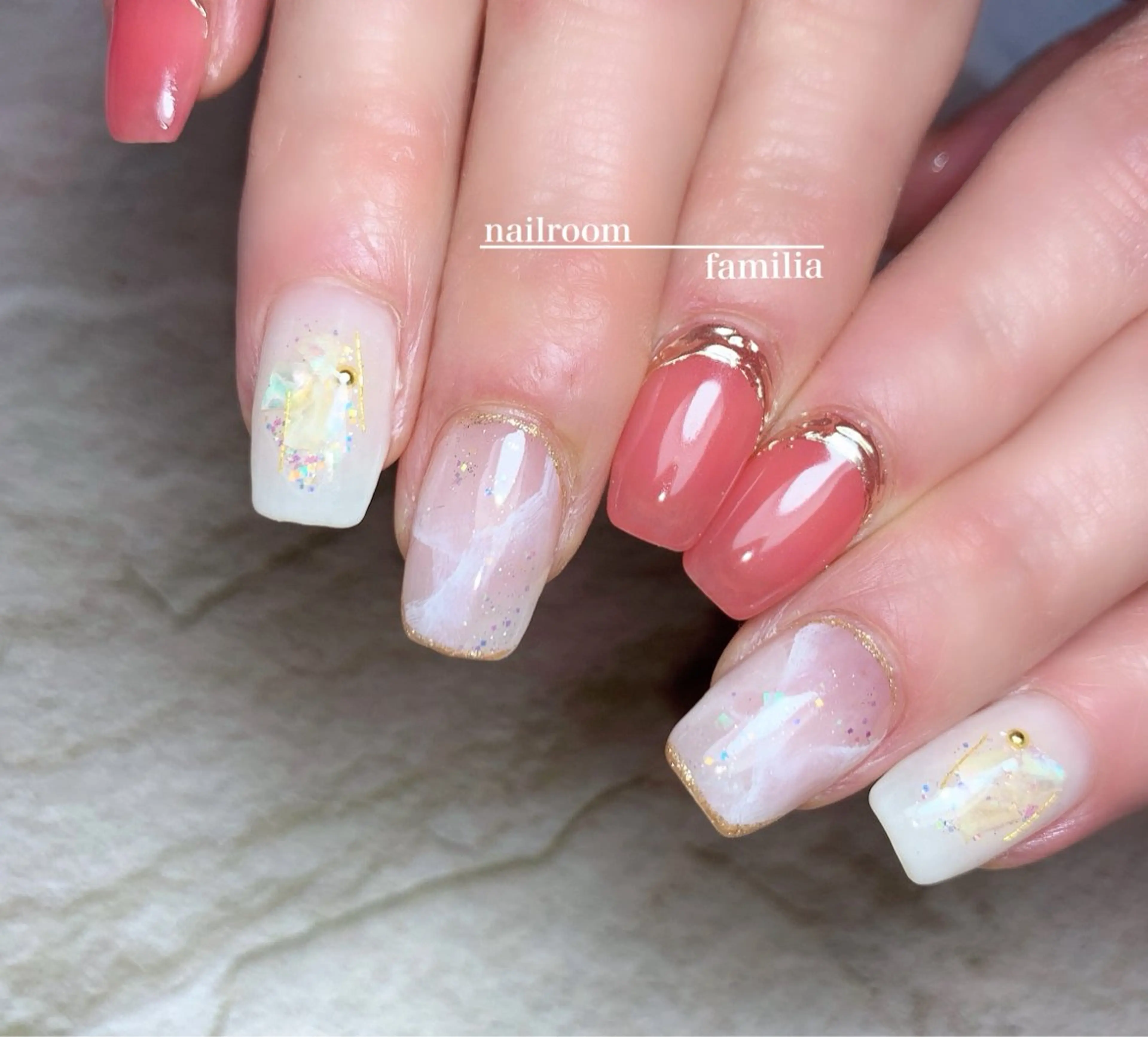 ネイル ミラーネイル ニュアンスネイル ハンドネイル -nailroom- familiaのネイルデザイン