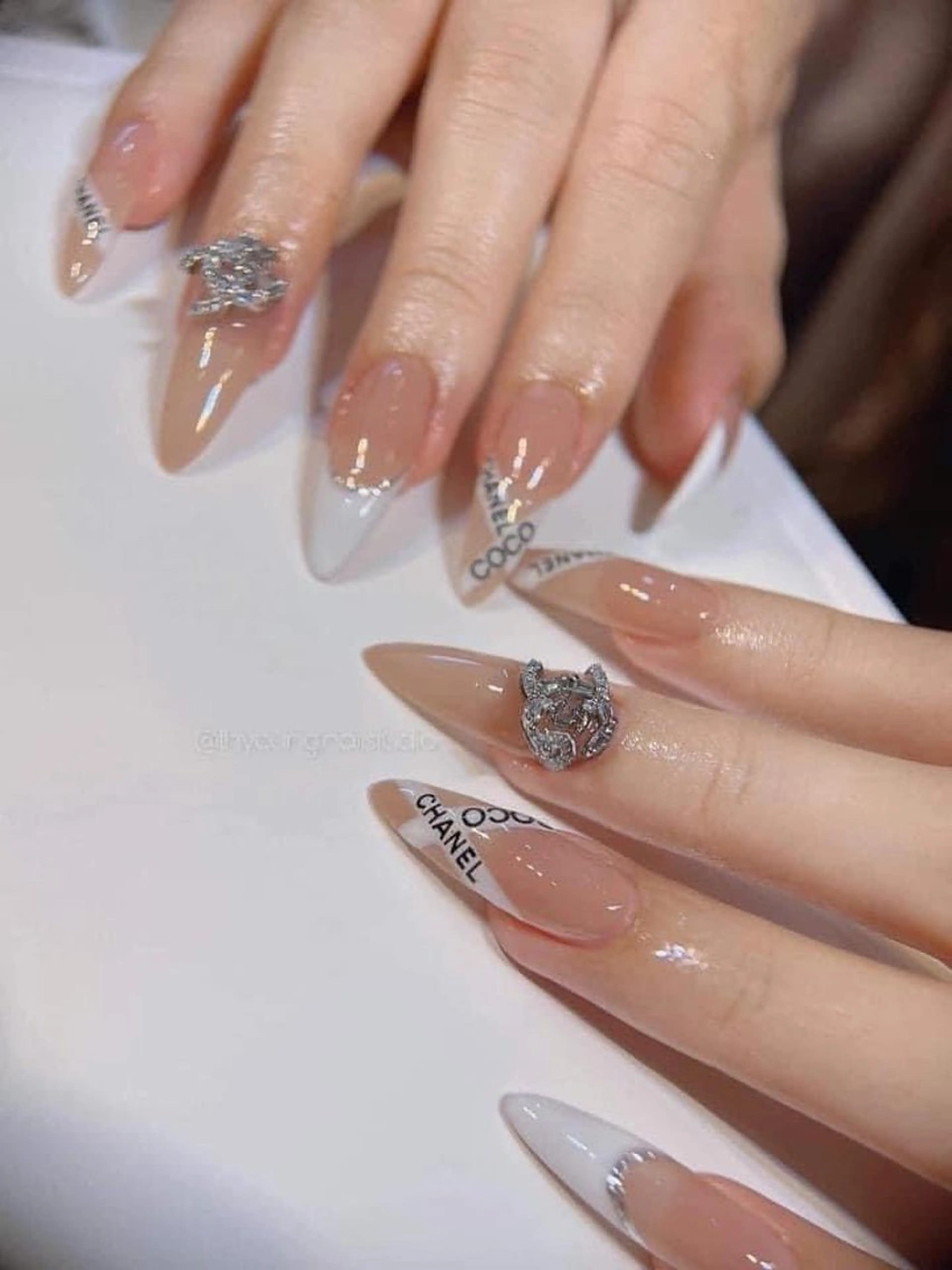 ネイル Hi Beauty 渋谷(ネイル、ハイパーナイフ6、脂肪れいきゃく、マッサージ&エステサロン)所属・Hi beauty 渋谷のネイルデザイン