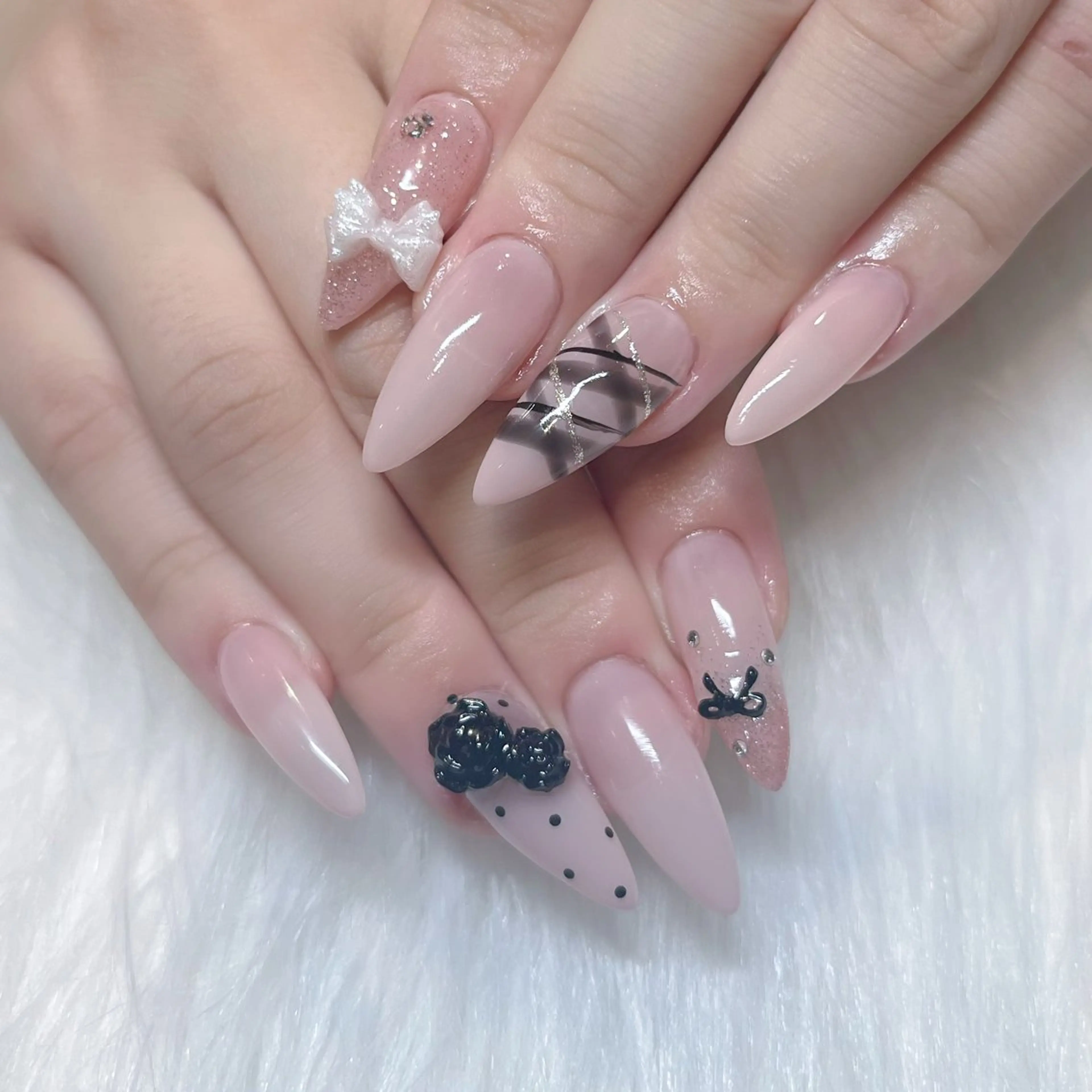 ネイル アートネイル ガーリー 韓国ネイル 持ち込み ワンホンネイル KOKONA 🎀のネイルデザイン