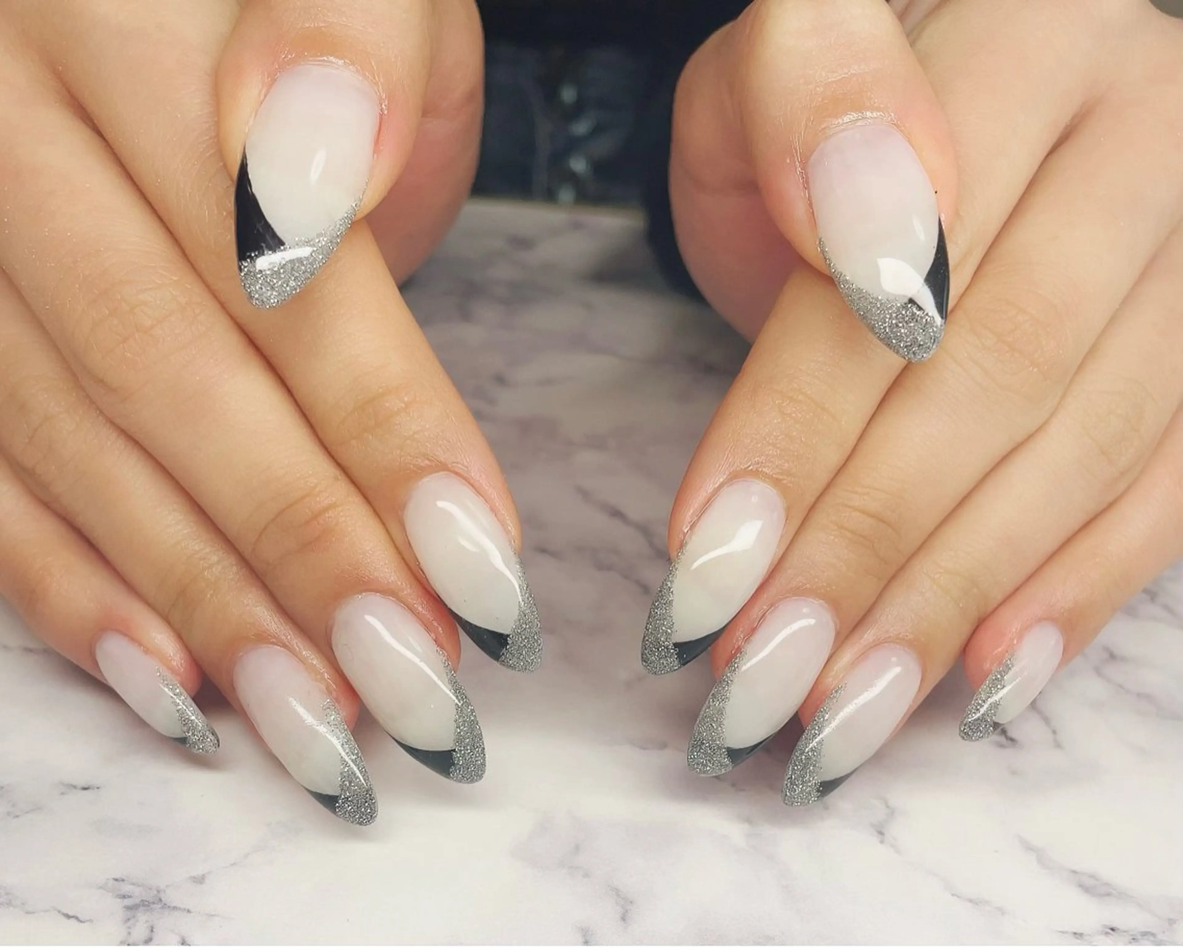 ネイル フレンチネイル シルバー ハンドネイル NailbyN所属・Nail_by N1のネイルデザイン
