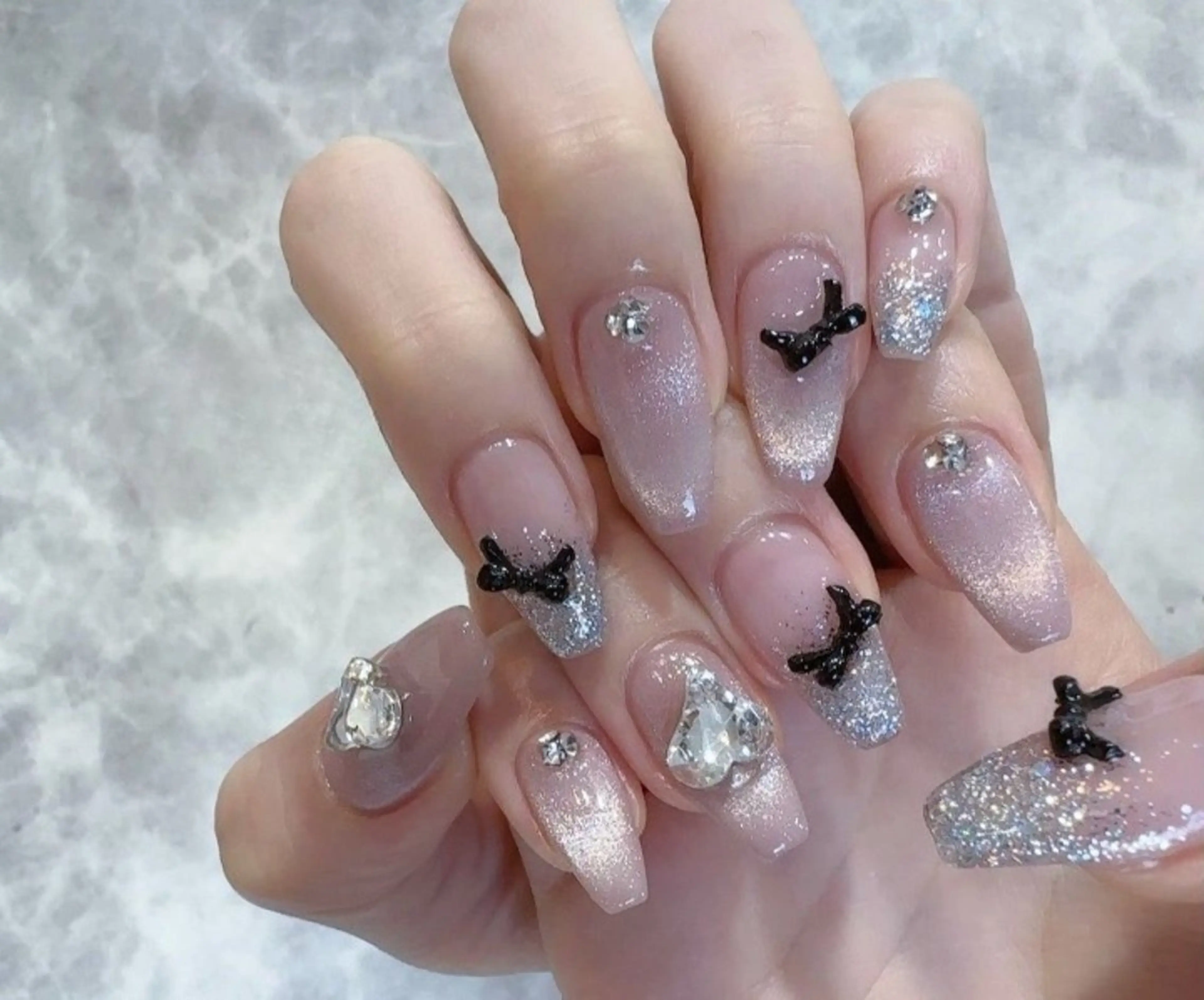 カラー グラデーションカラー ピンクカラー ハンドネイル AIN Nailのネイルデザイン