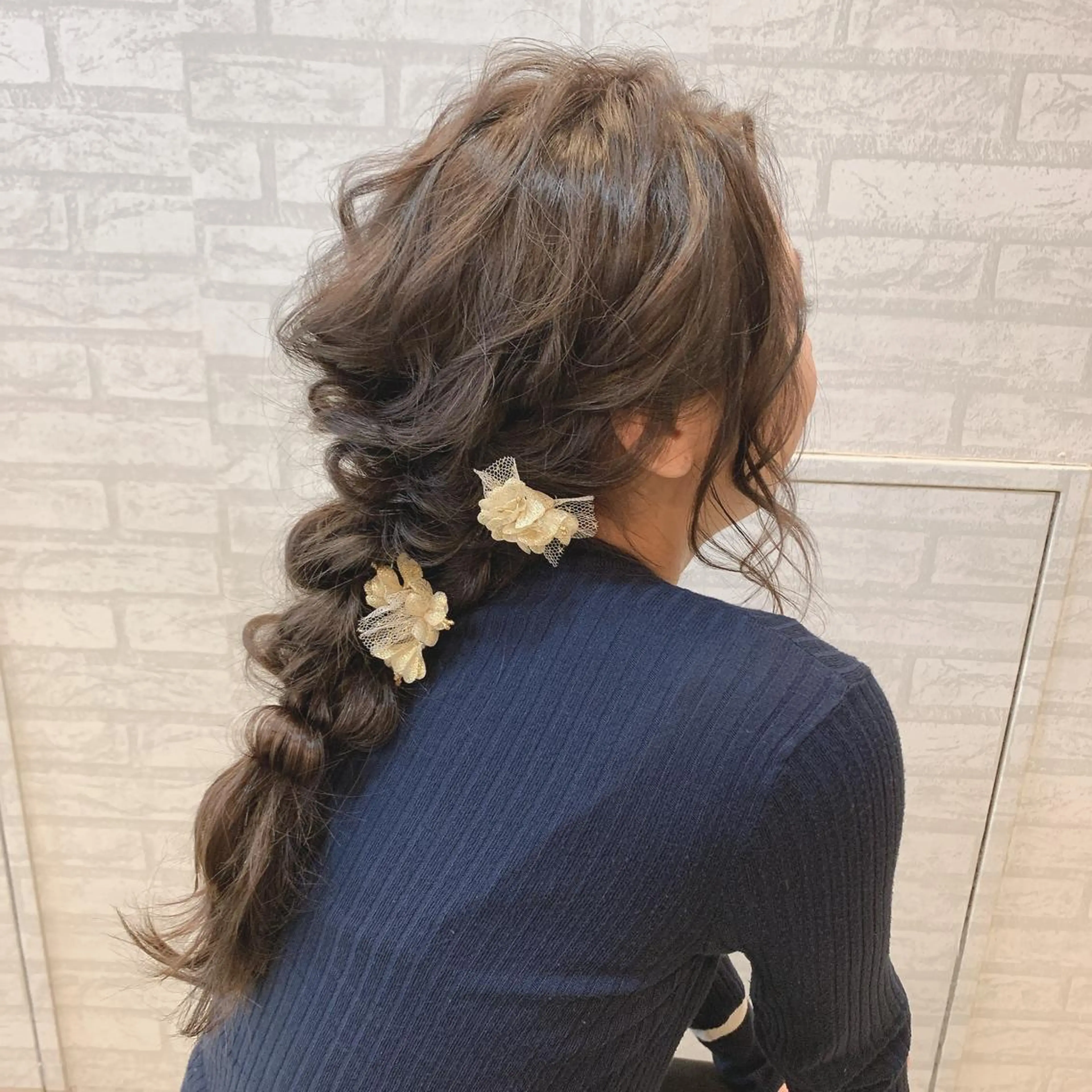 ロング カレンダー 弁天町Tomoのヘアスタイル