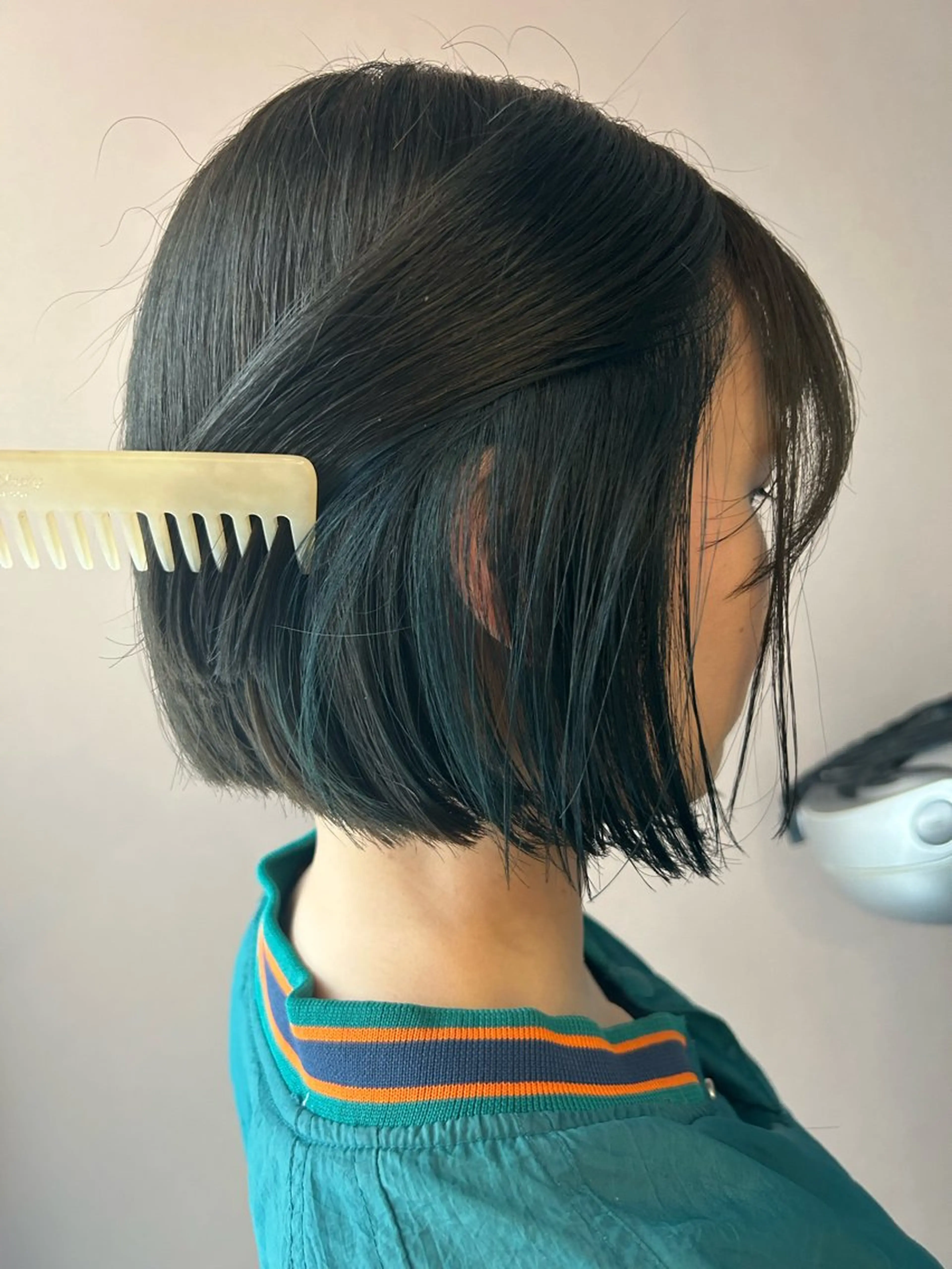 ショート カラー ブリーチ グレージュ インナーカラー オリーブグレージュ オリーブグレー カット ヘアカラー トリートメント hub hair レイヤー/透明感のヘアスタイル