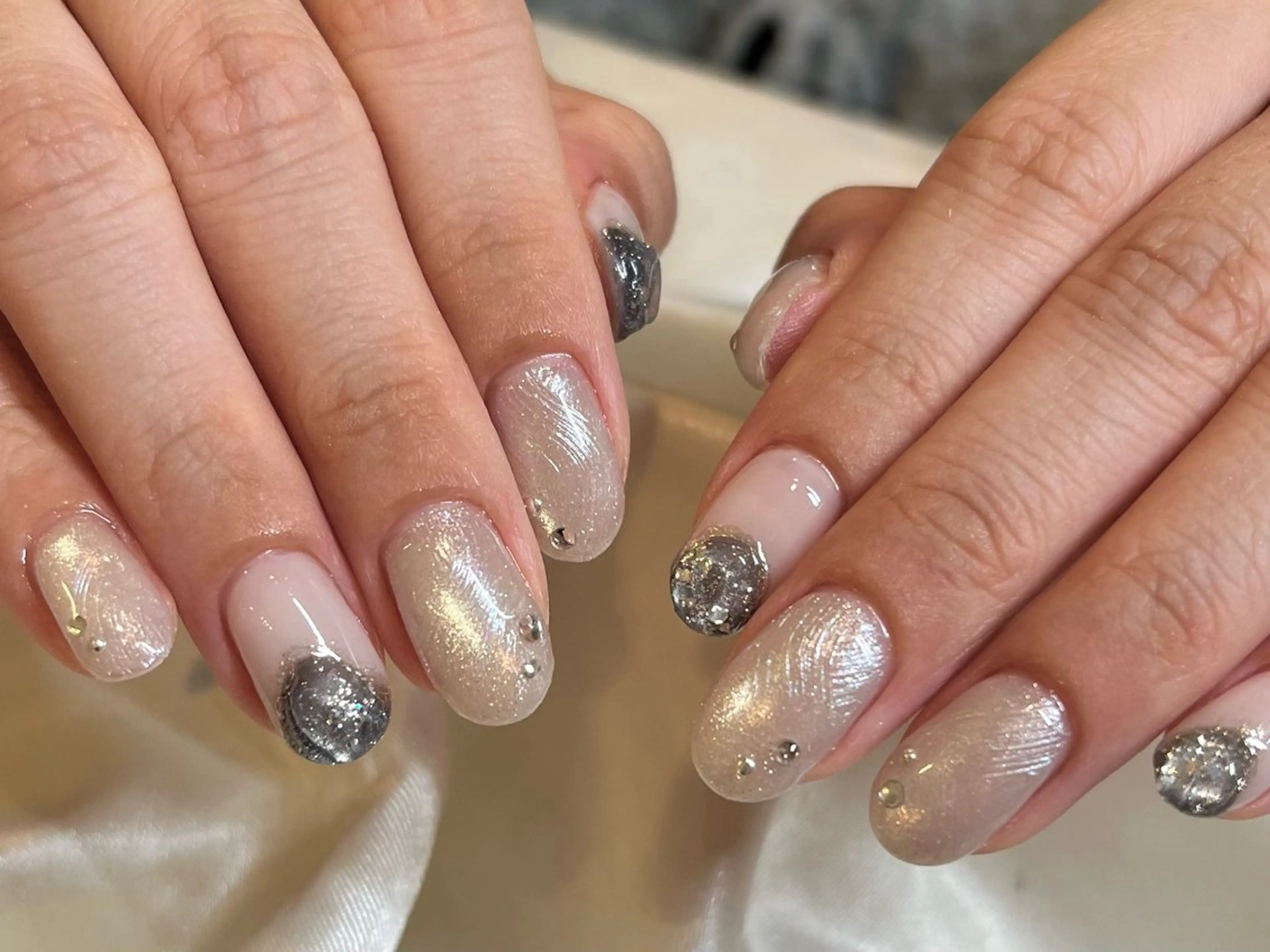 ネイル キラキラネイル ニュアンスネイル ハンドネイル petit sarina..ෆのネイルデザイン