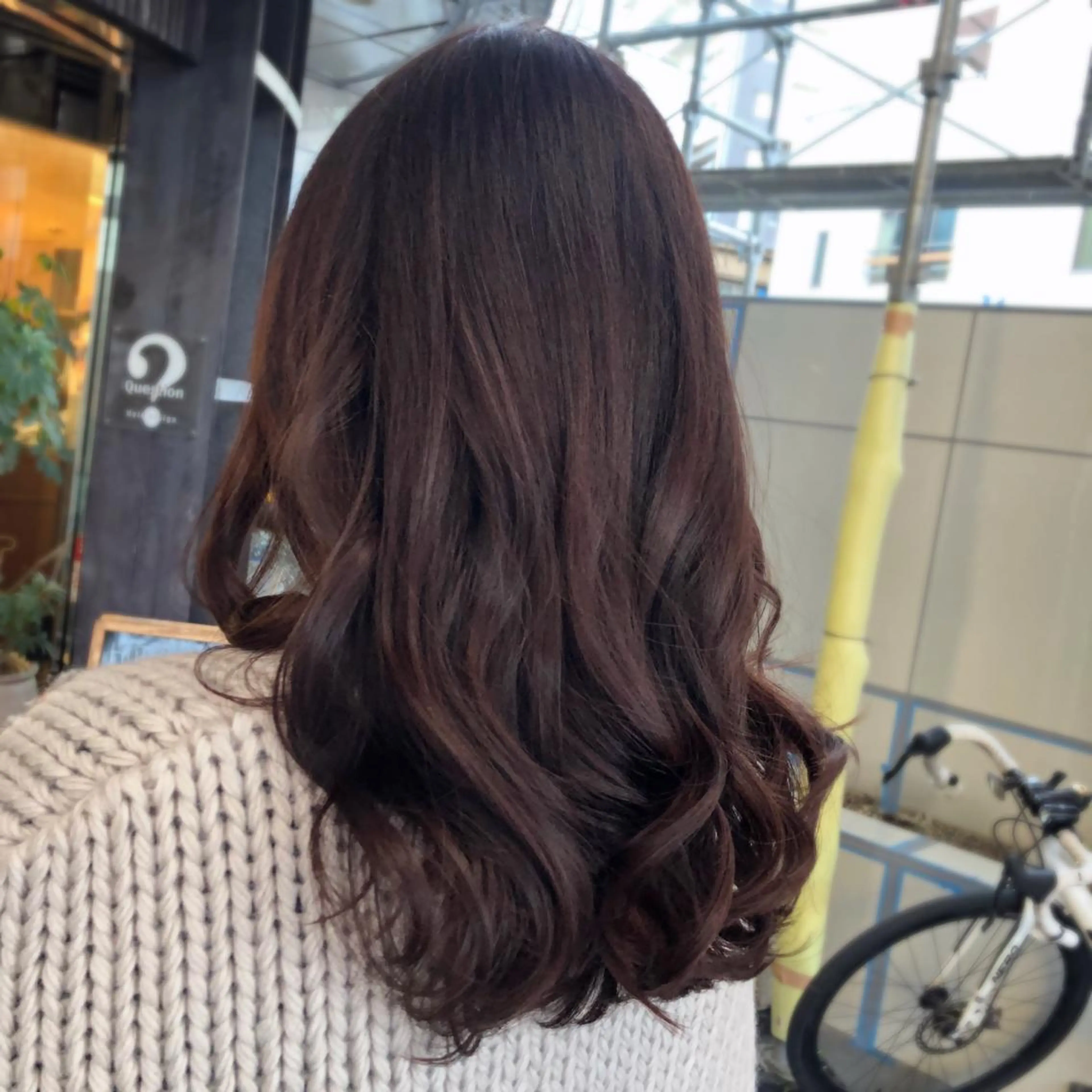セミロング カラー ヘアカラー トリートメント 山崎 絵莉香のヘアスタイル