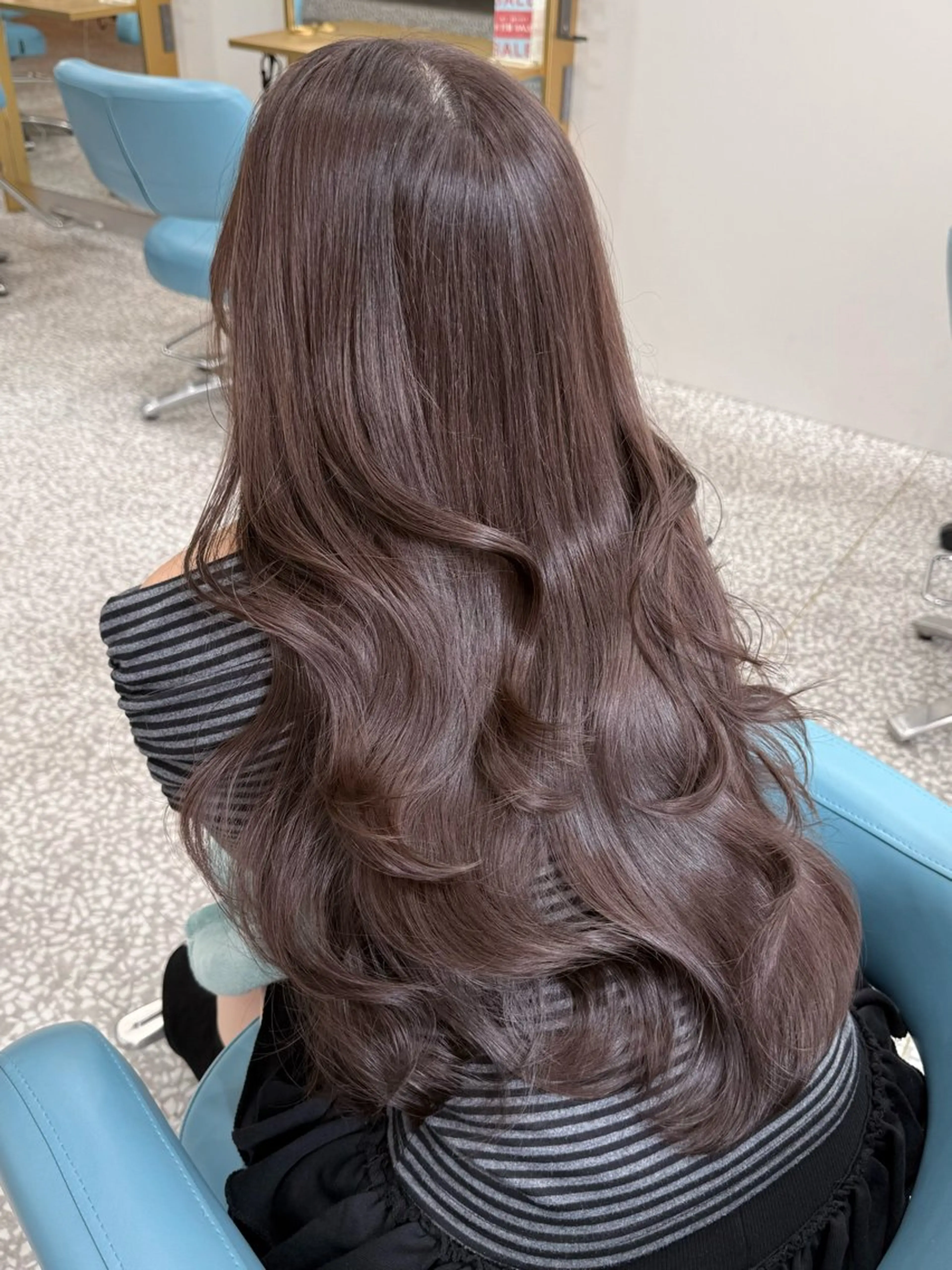 ロング くびれヘア 顔まわりレイヤー 顔周りカット 髪質改善 ヨシンモリ ヘアカラー 🤍ブリーチなしカラ ー/riri🤍のヘアスタイル
