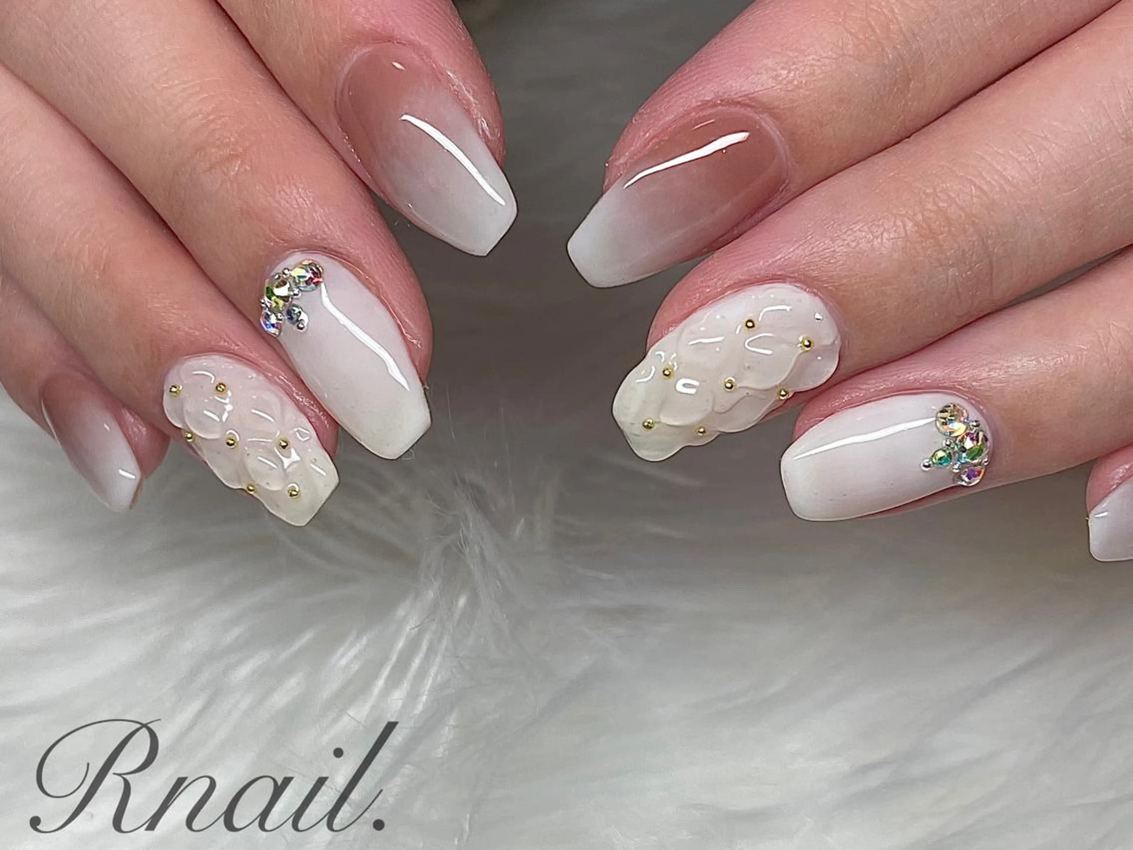 ネイル アートネイル グラデーション ストーンネイル ハンドネイル R nail.のネイルデザイン