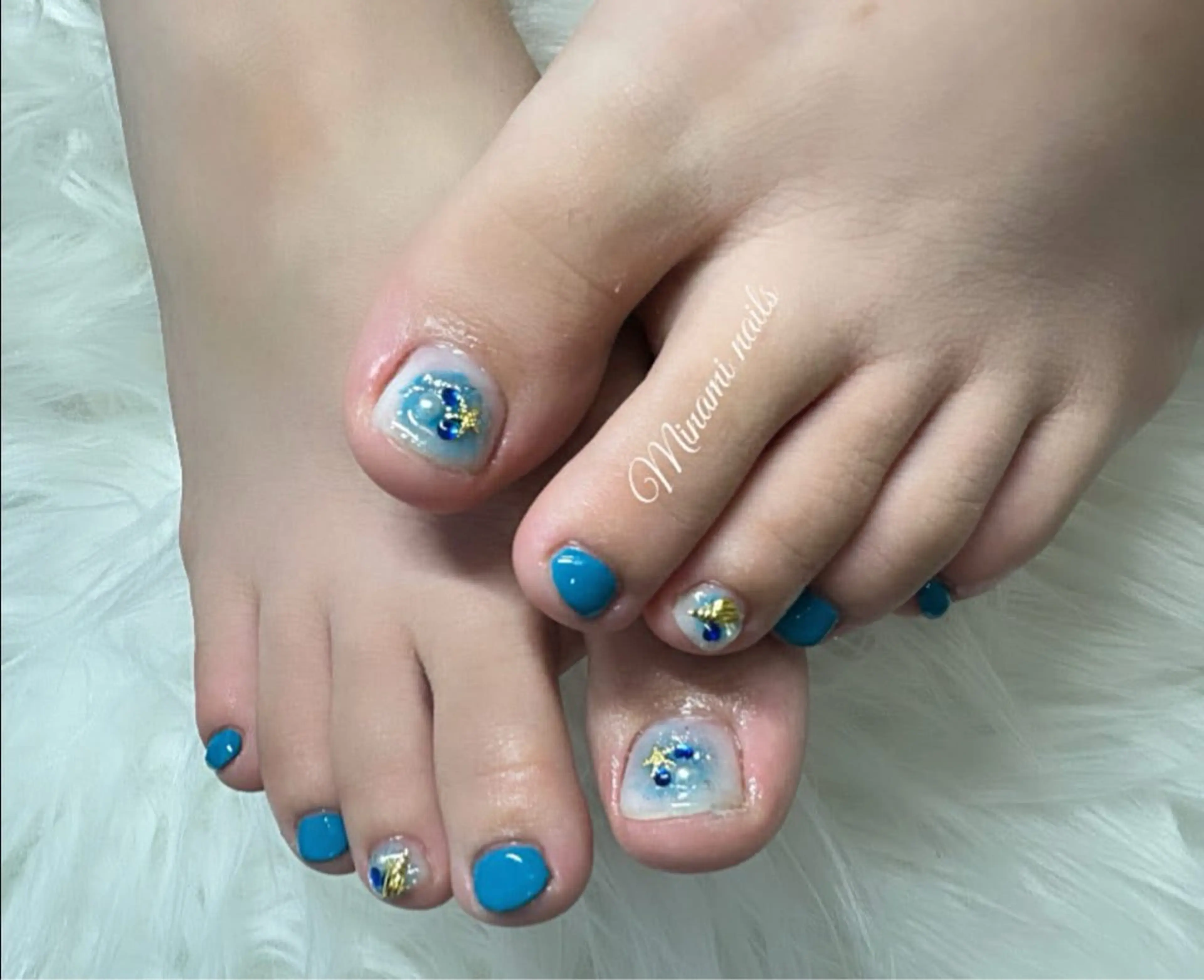 ネイル ブルー フットネイル シンプルネイル ストーンネイル Minami Nailsのネイルデザイン