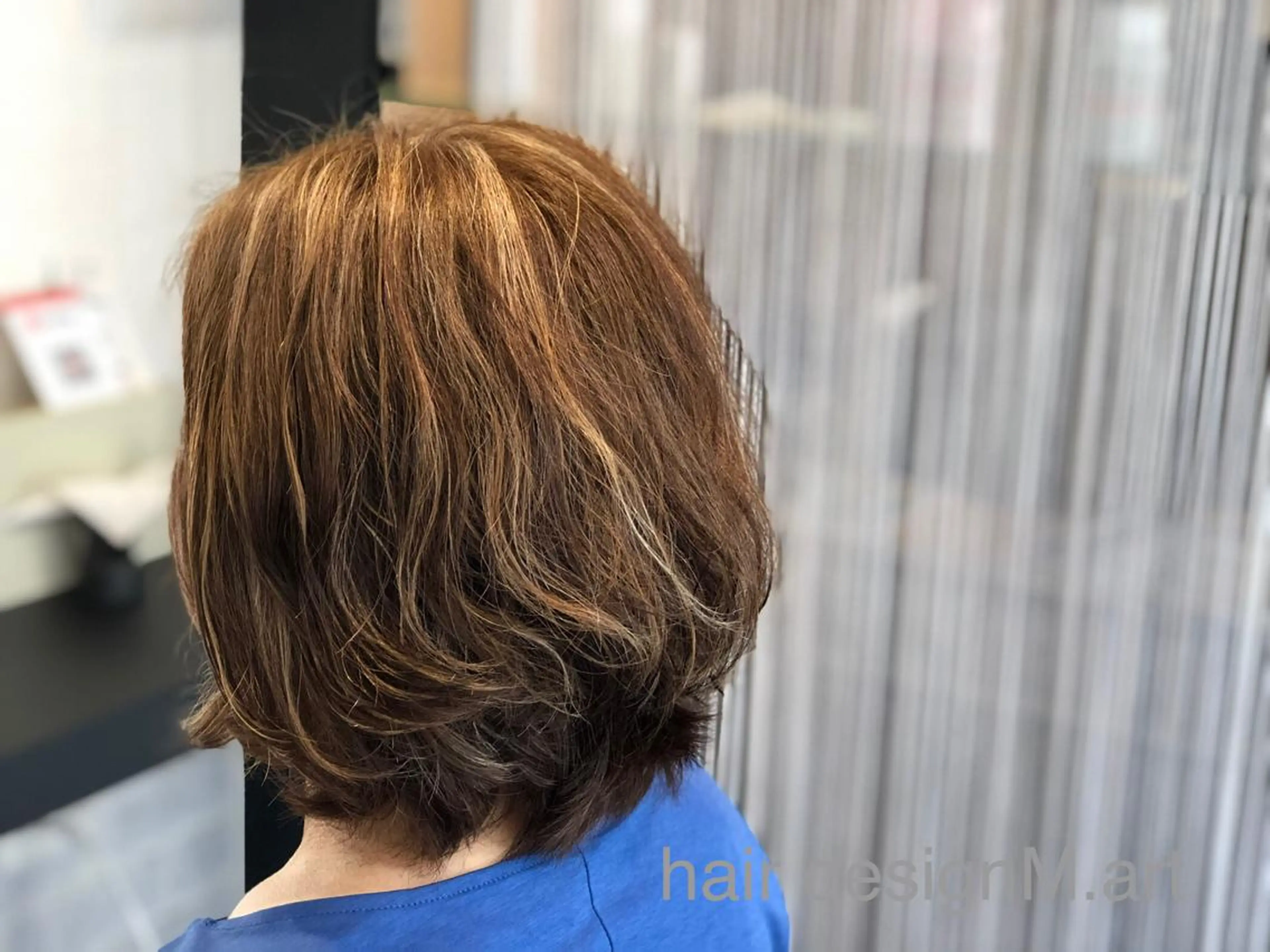 ミディアム カラー 若泉 真梨のヘアスタイル