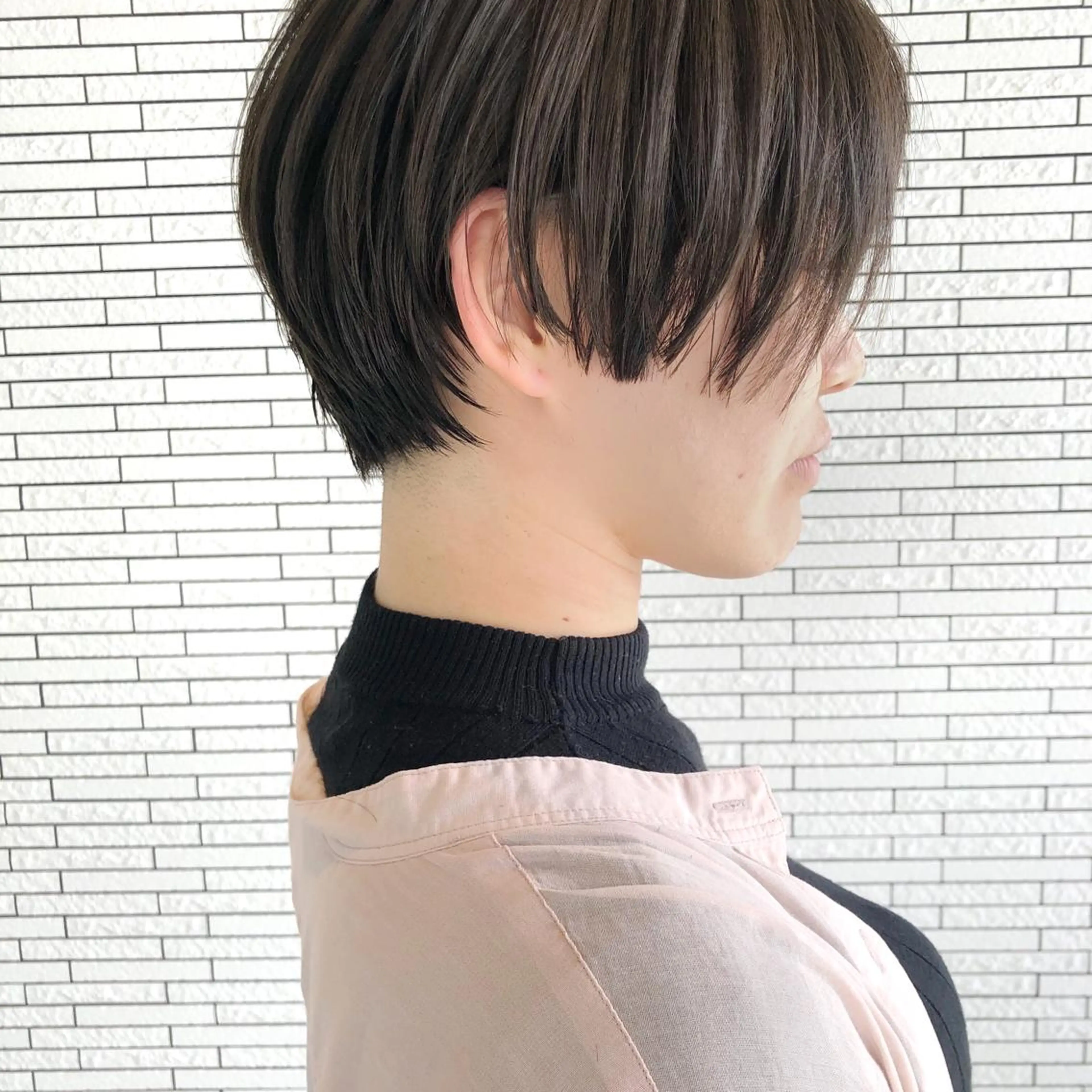 ショート カラー マエダ リョウのヘアスタイル