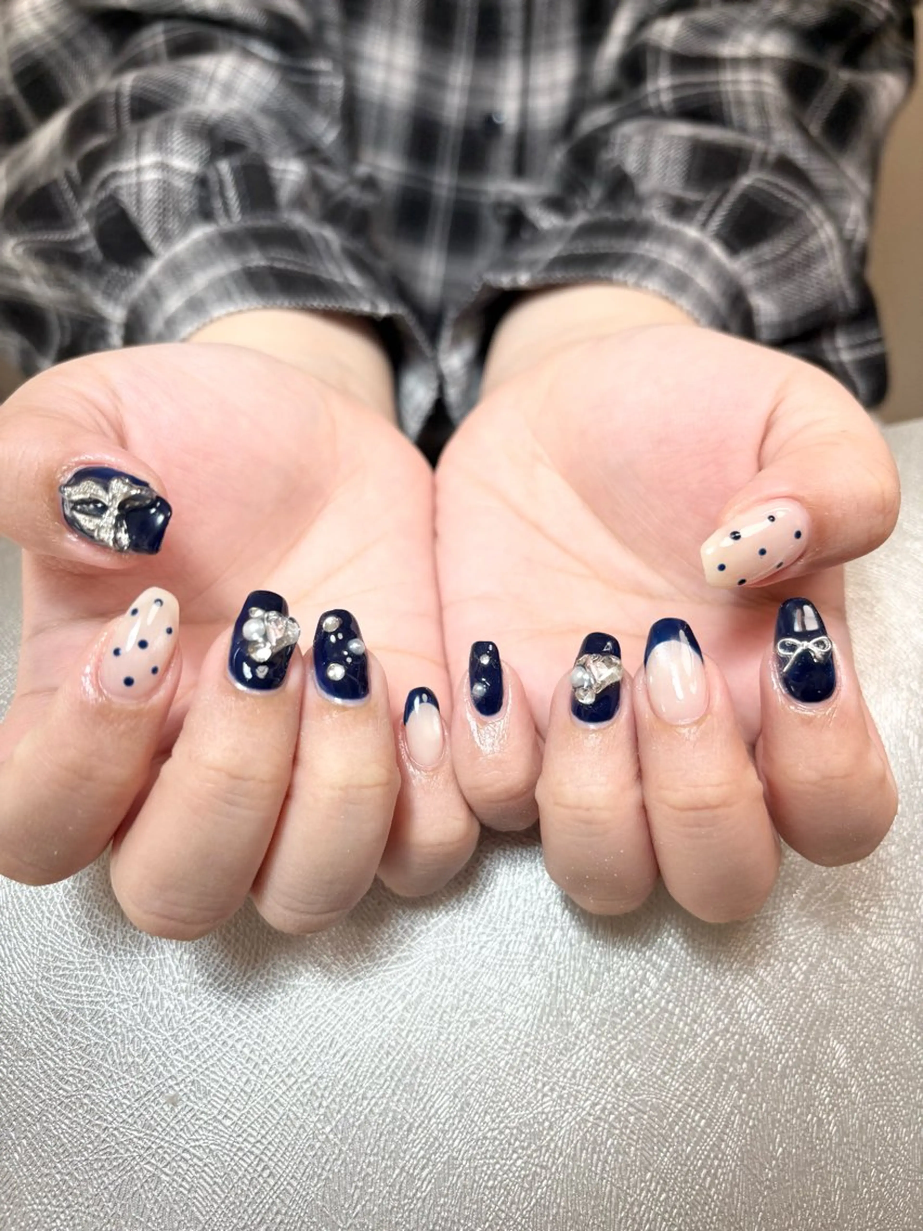 ネイル ドット フレンチネイル ネイビー ハンドネイル ✨韓国✨nail salonLumieのネイルデザイン