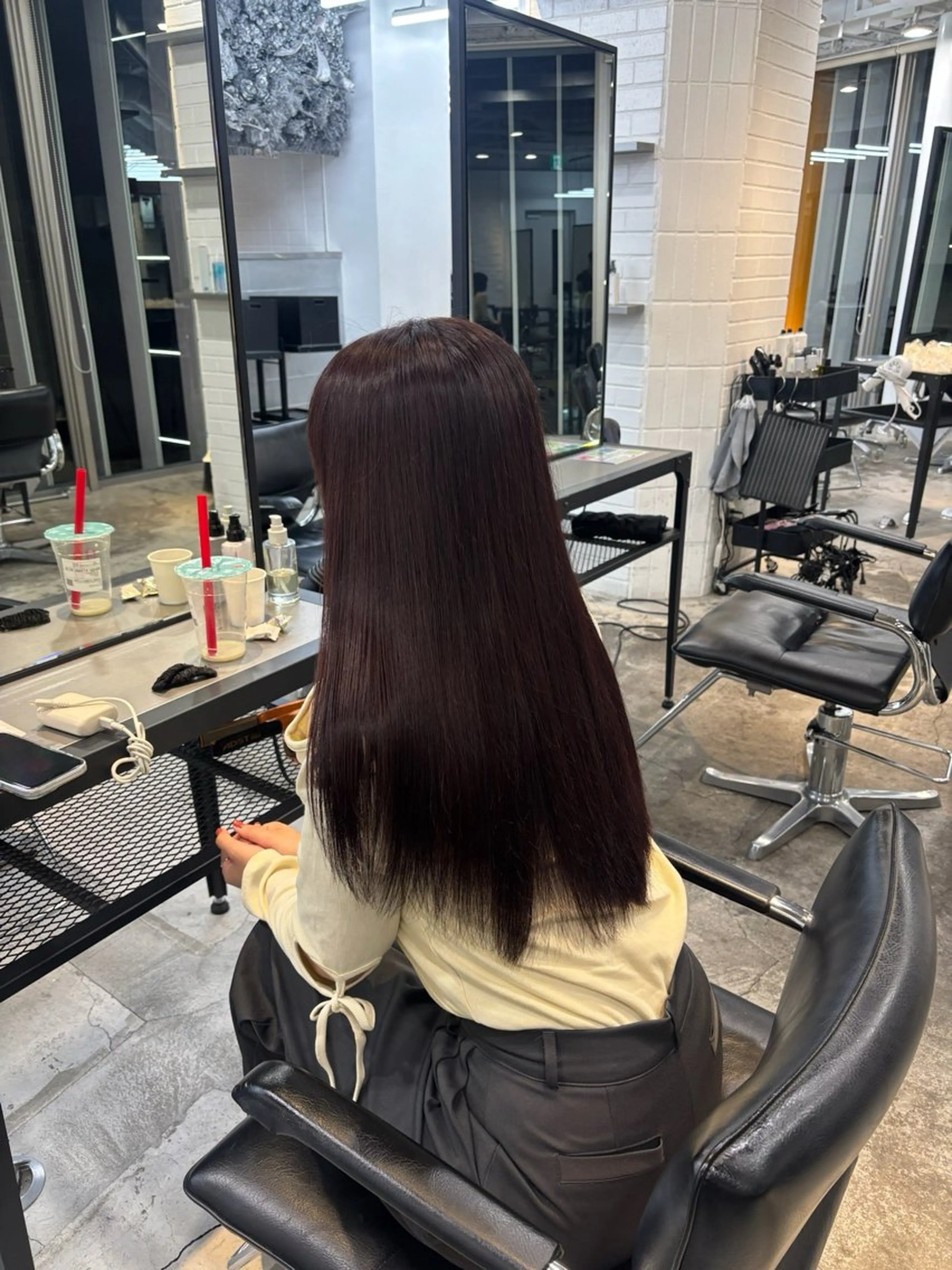 ロング カラー ヘアアレンジ レッドカラー トリートメント 八木ケ谷 澪のヘアスタイル