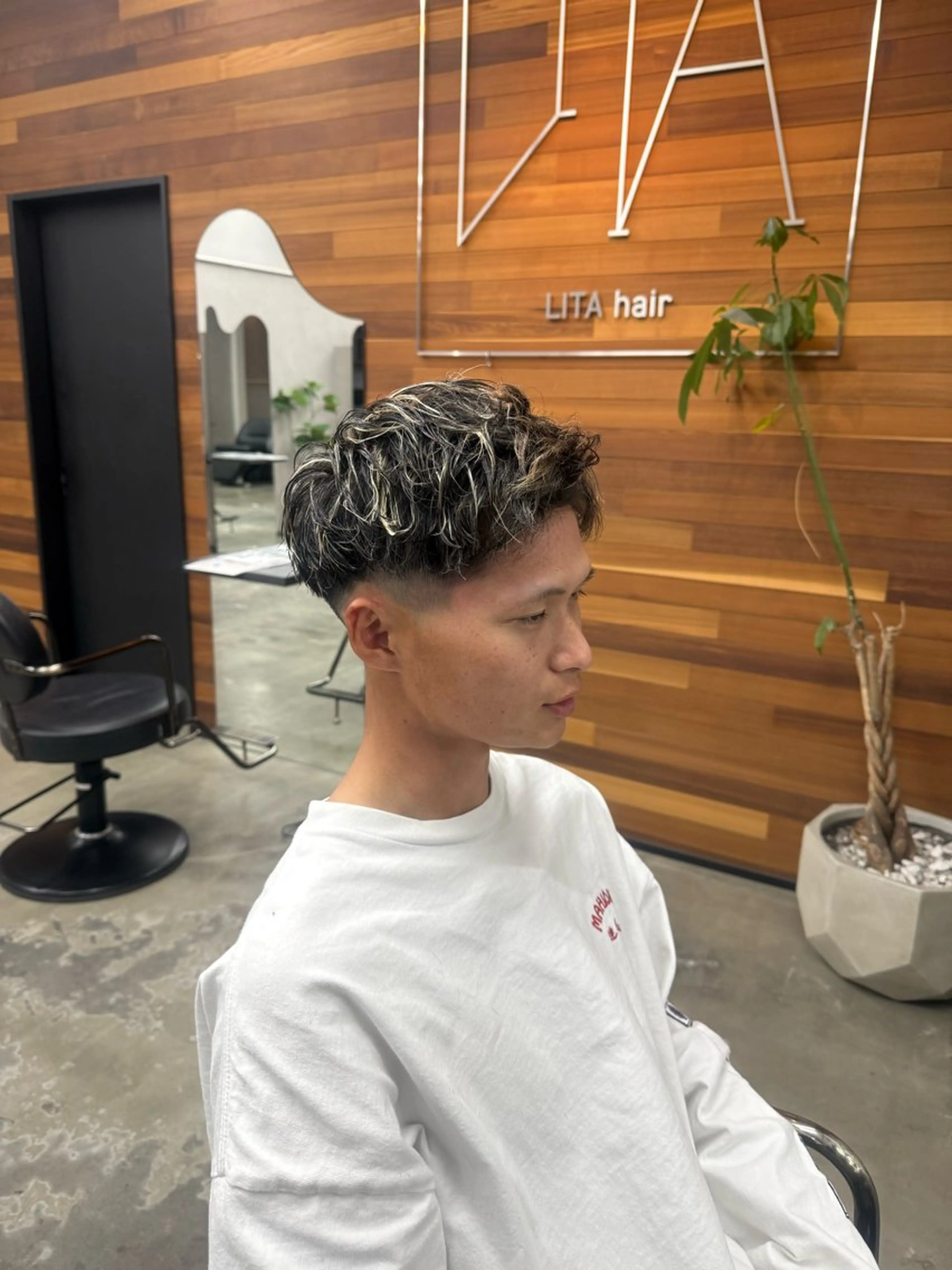 ショート カラー パーマ メンズ フェードカット メンズメッシュ メンズパーマ メッシュ カット ヘアカラー パーマ 野上 晃生のヘアスタイル