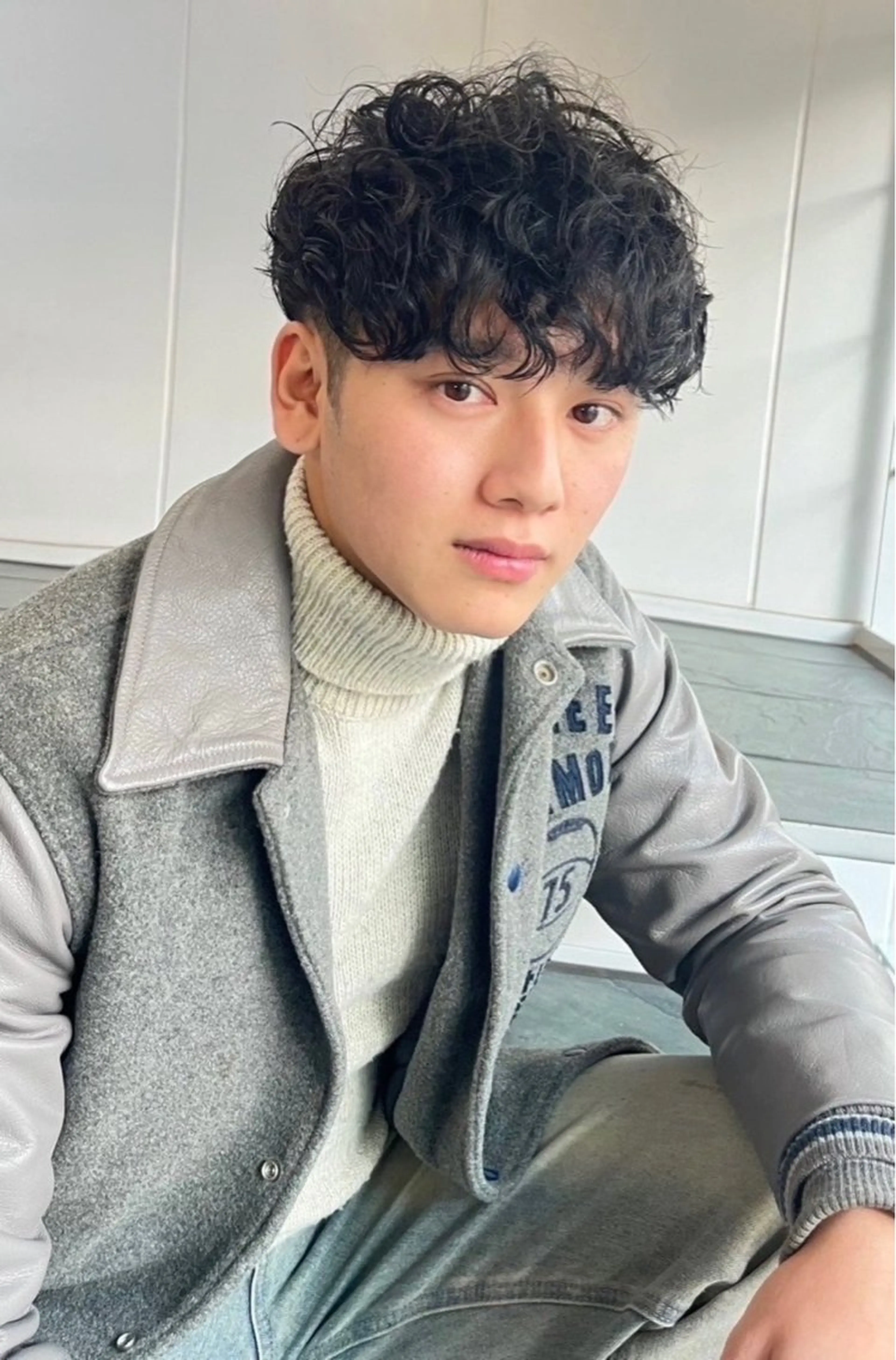 ショート メンズ ビジネス メンズパーマ カット ヘアカラー パーマ 縮毛矯正 トリートメント ヘッドスパ ヘアセット DEW デューのヘアスタイル