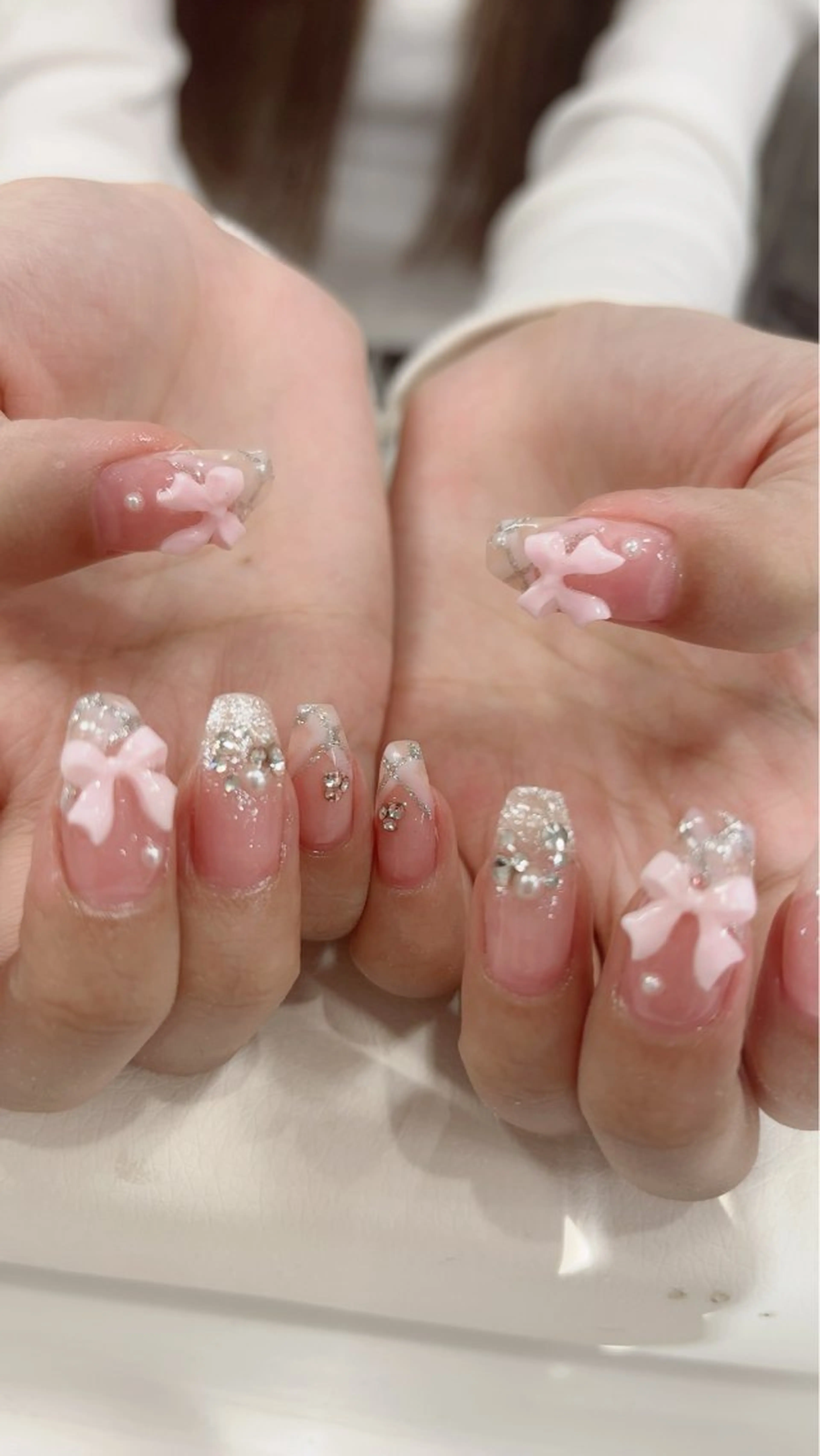 ネイル グラデーション ラメ(グリッター) シルバー ホワイト ハンドネイル 鶴橋wooone nail.rieのネイルデザイン