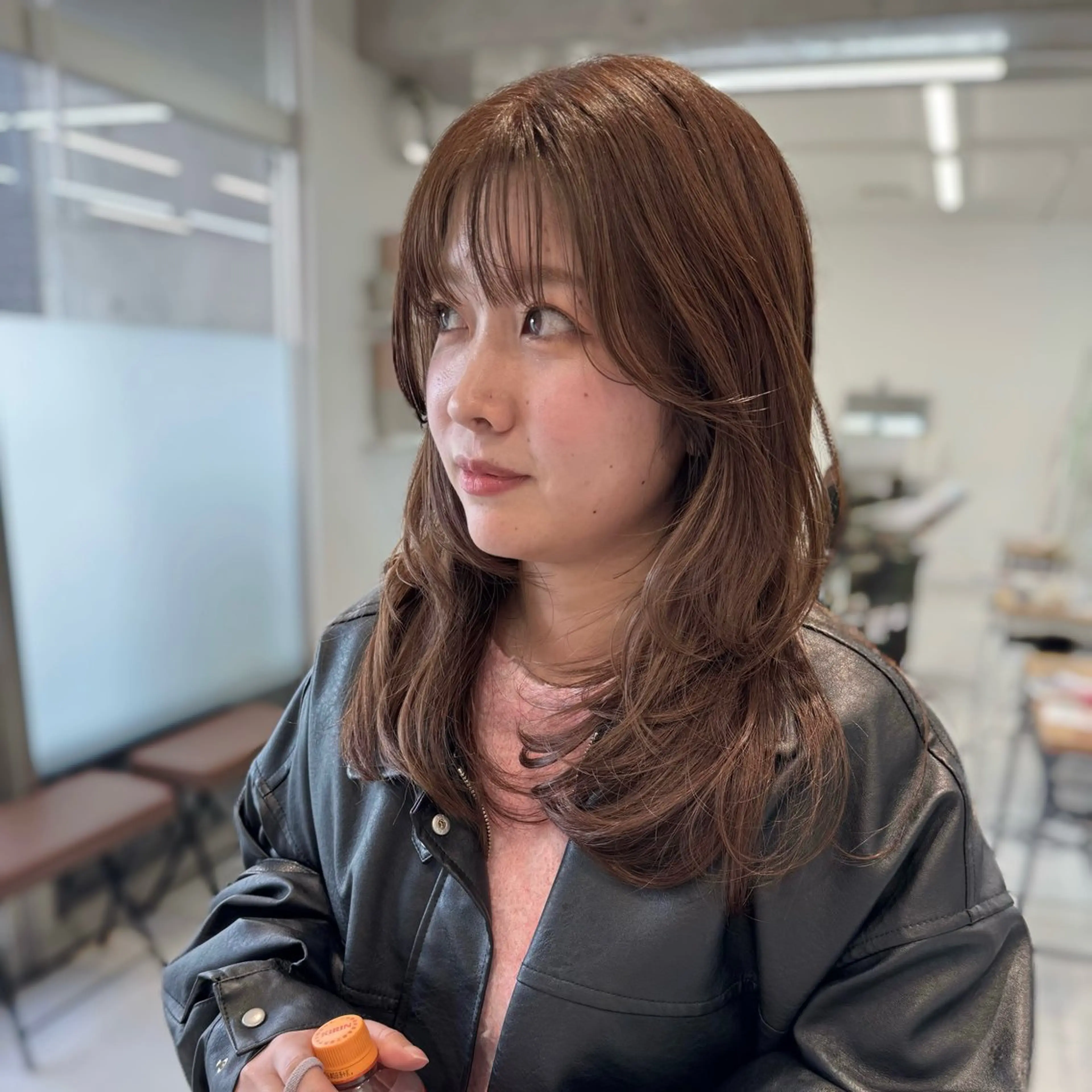 セミロング レイヤーカット カット ヘアカラー トリートメント 会田有紀 /切りっぱなしボブのヘアスタイル