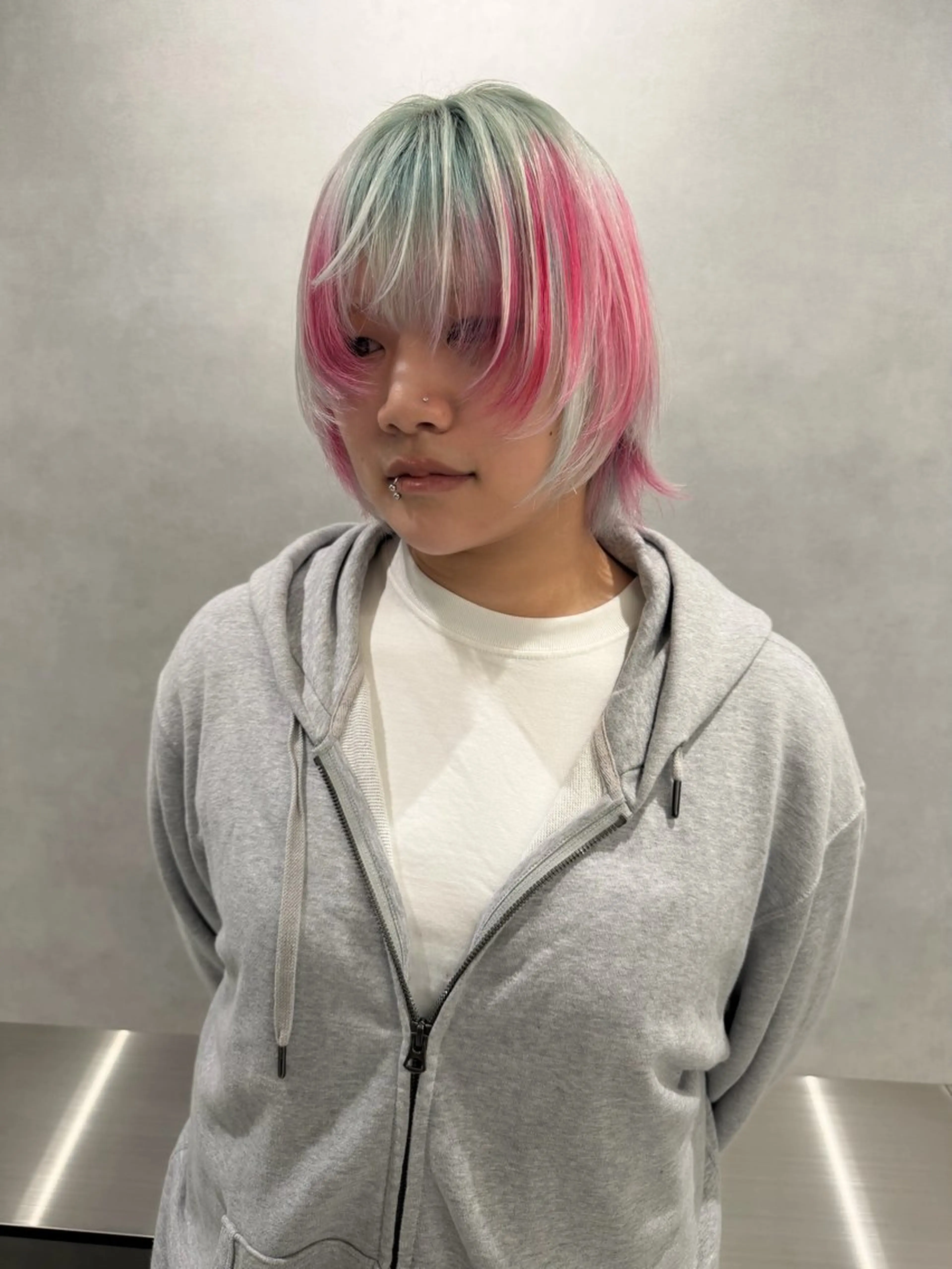 ミディアム ヘアカラー デザイン🥇複雑履歴 ハイトーン特化のヘアスタイル