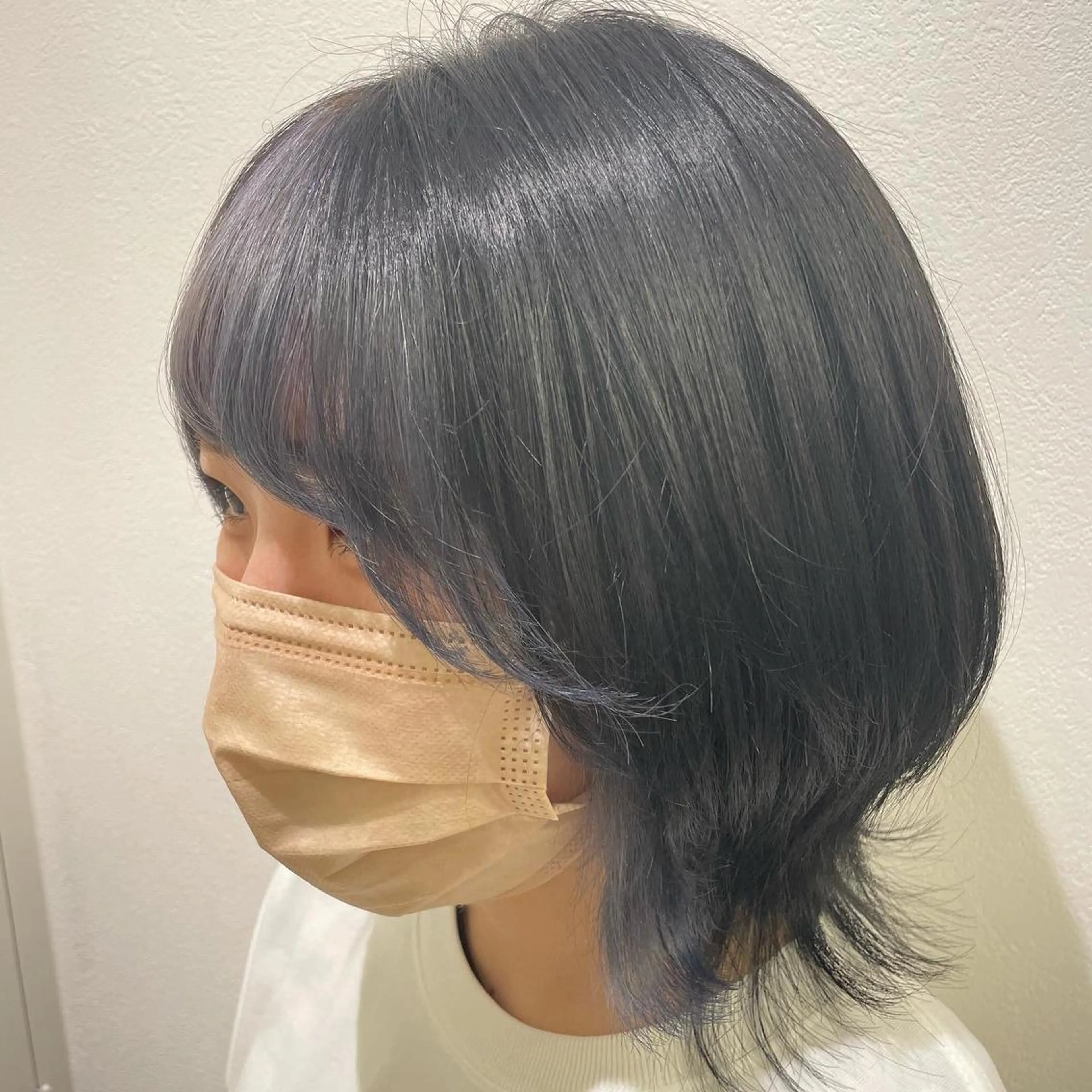 ミディアム カラー 渡部凌我 小顔ウルフ ハイトーンカラーのヘアスタイル