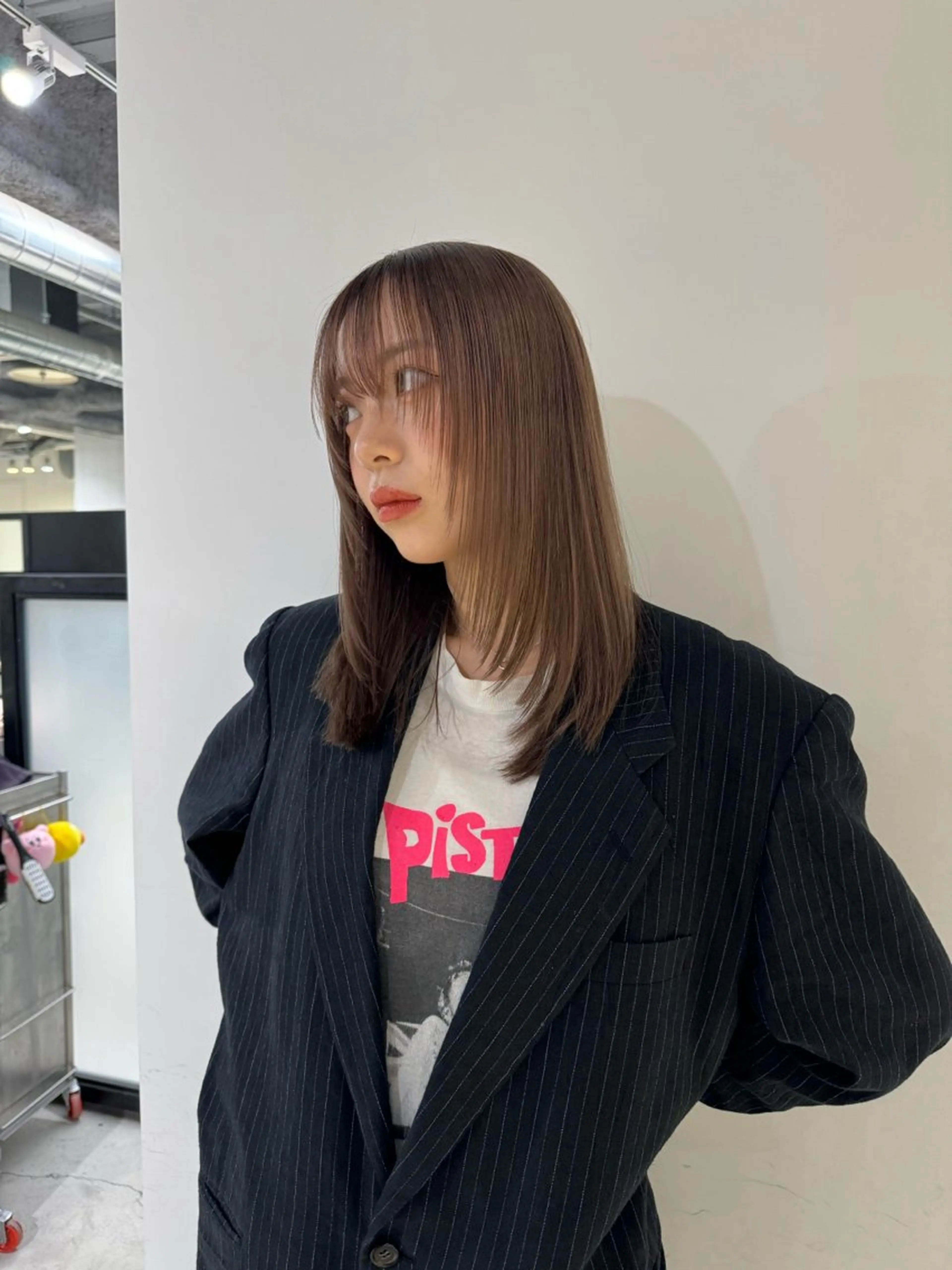 ミディアム 黒染め落とし ムラ修正　ハイトーンのヘアスタイル