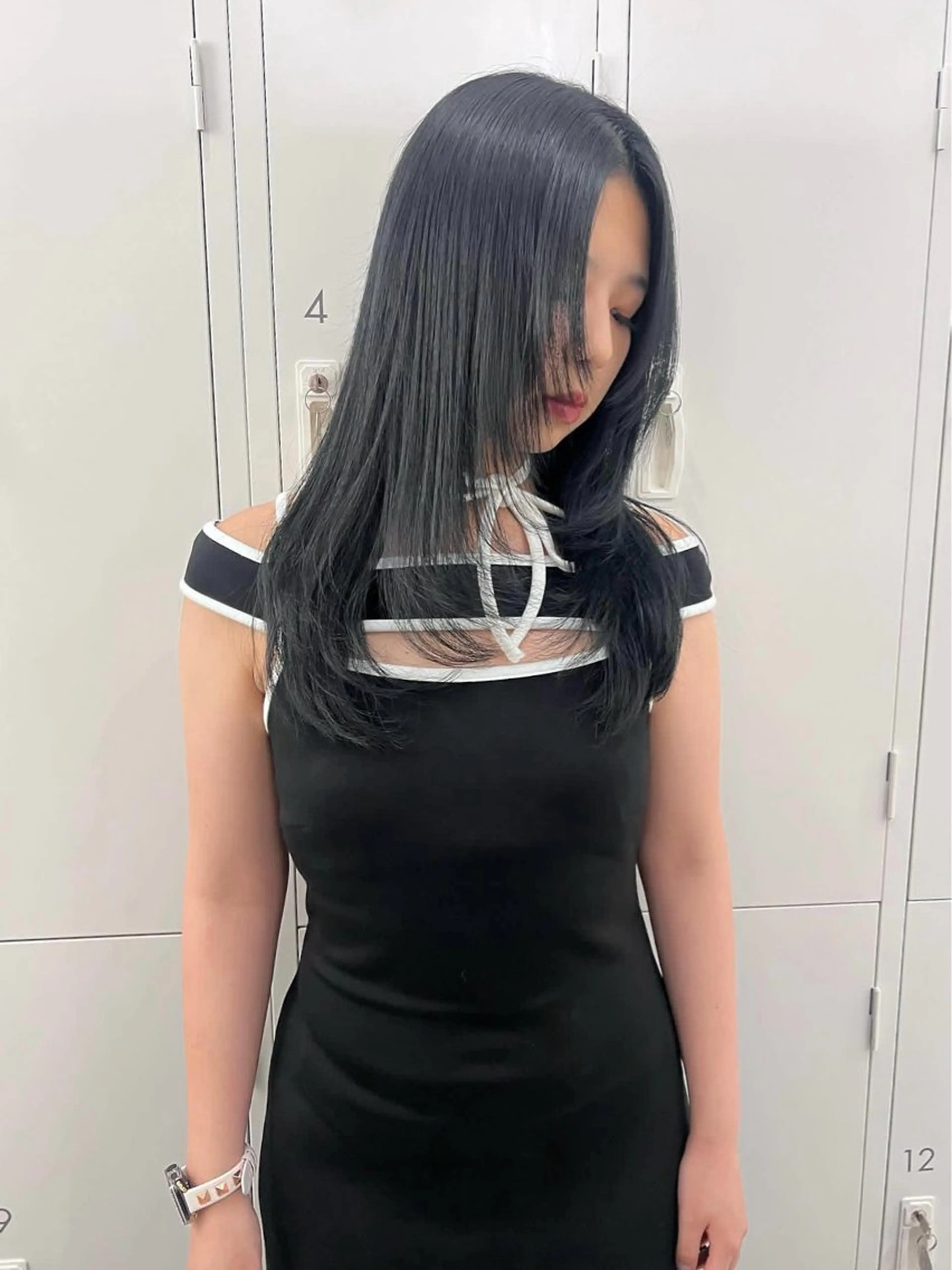ロング カラー 黒髪 ブルーカラー ブルーブラック ヘアカラー 上地 心陽のヘアスタイル