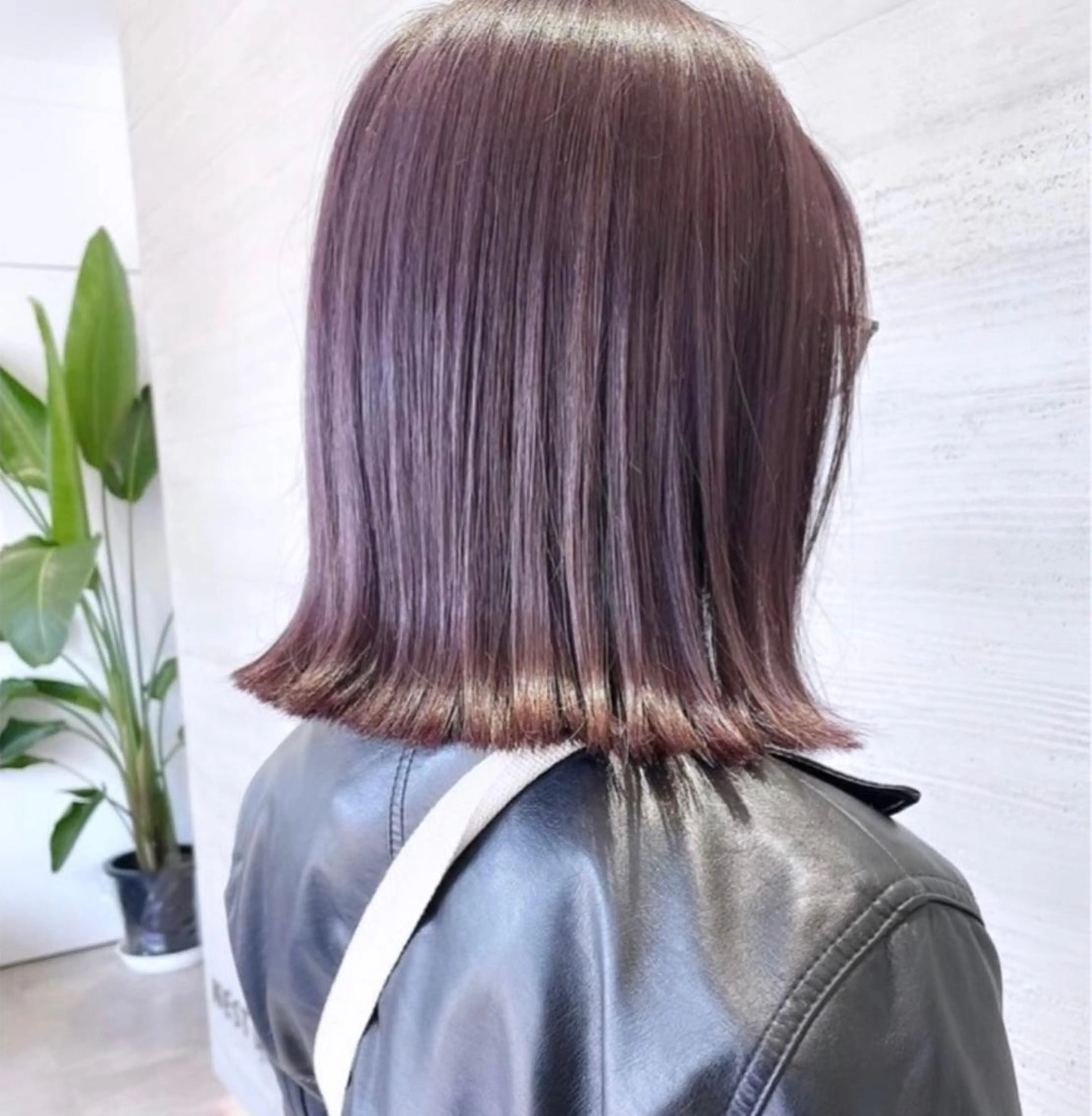 ミディアム カラー ブリーチ サキ🤍ハイトーン 🩰くびれ巻きヘアのヘアスタイル