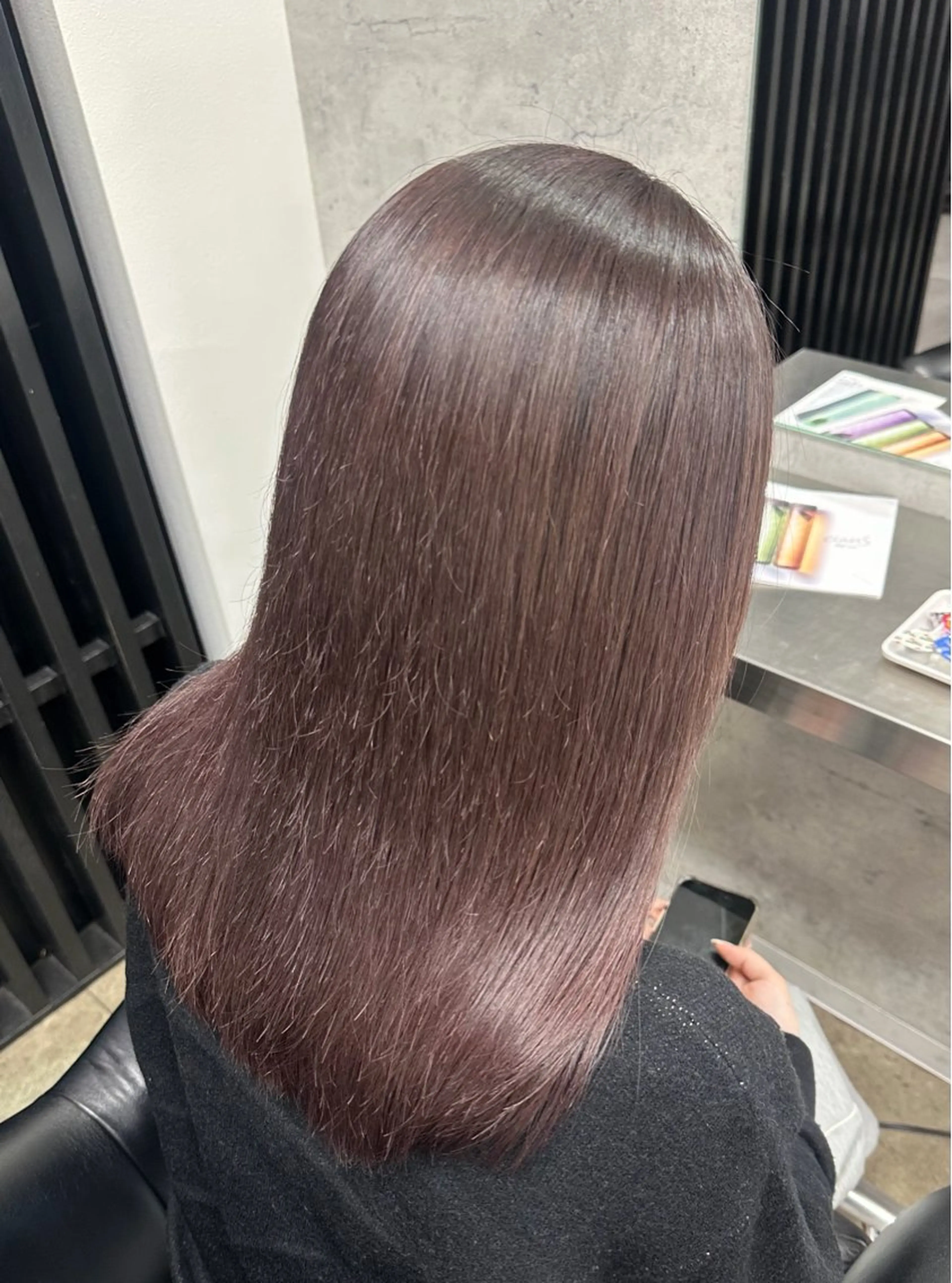 セミロング カラー ブリーチ ラベンダーカラー ピンクカラー ピンクラベンダー 飯田 冴のヘアスタイル