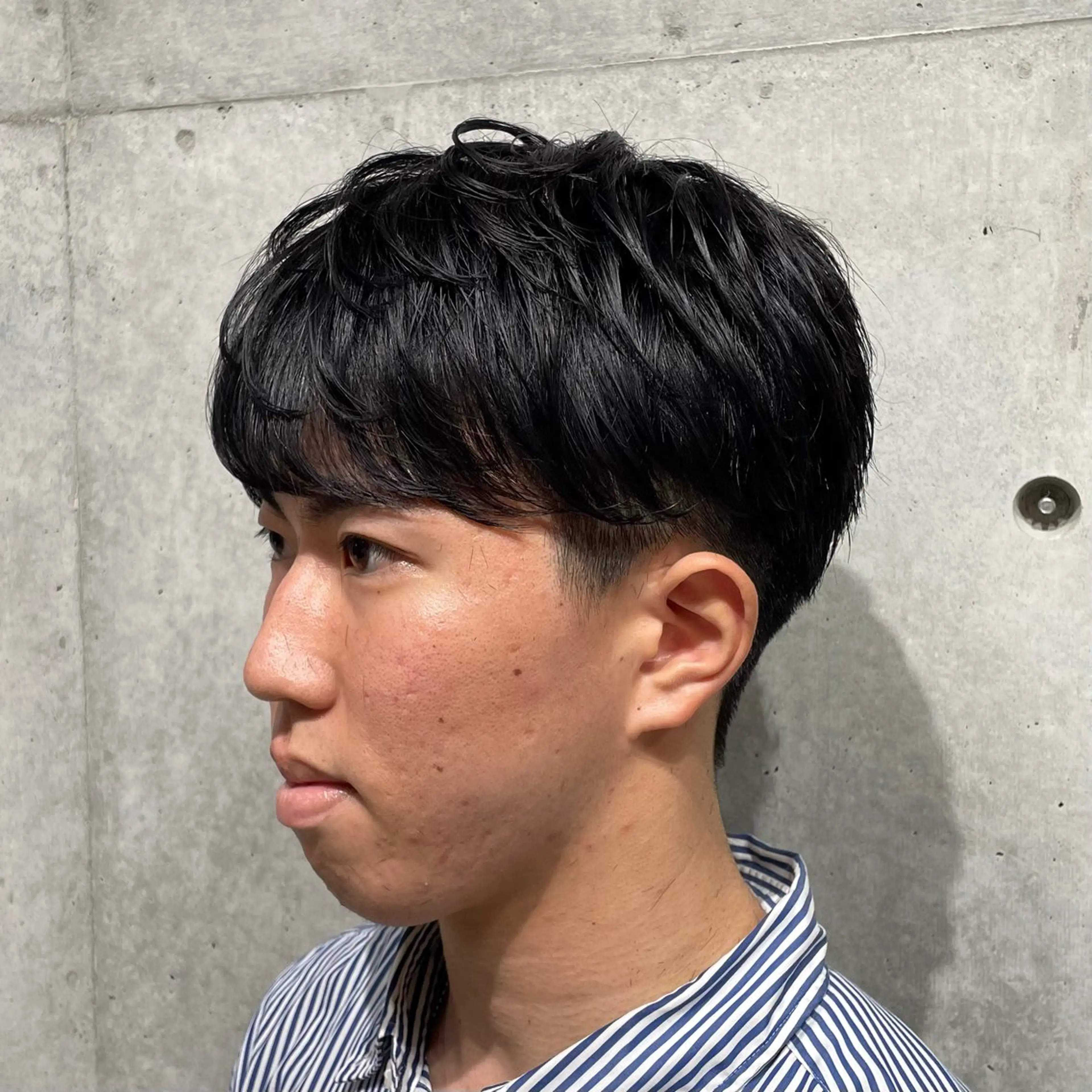 ショート パーマ メンズ センターパート メンズハイライト メンズメッシュ メンズパーマ スパイキーショート 中崎町メンズパーマ/ シャドウ/山下拓実のヘアスタイル