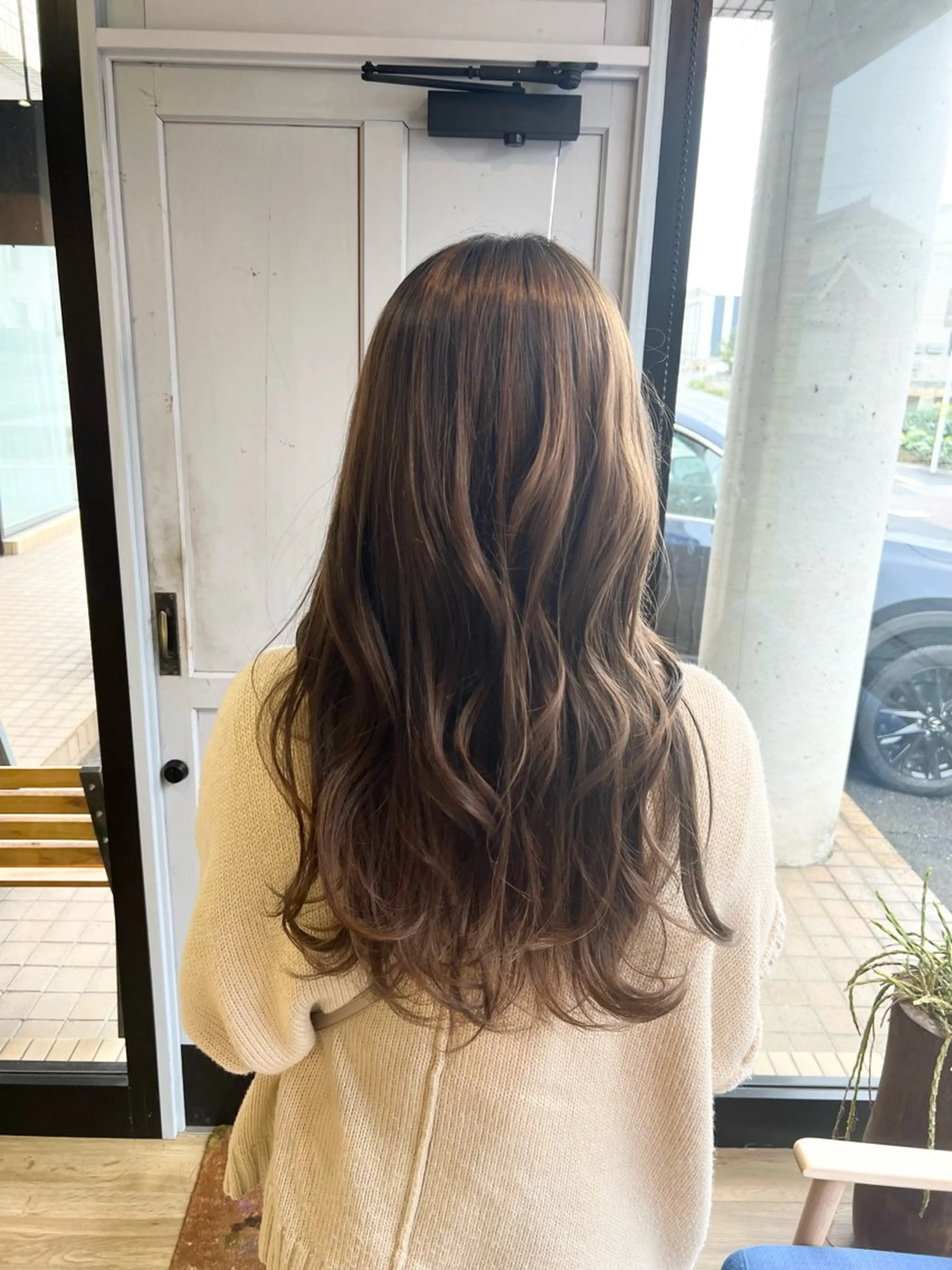 ロング カラー アッシュ ベージュカラー カット ヘアカラー トリートメント 堀 望美のヘアスタイル