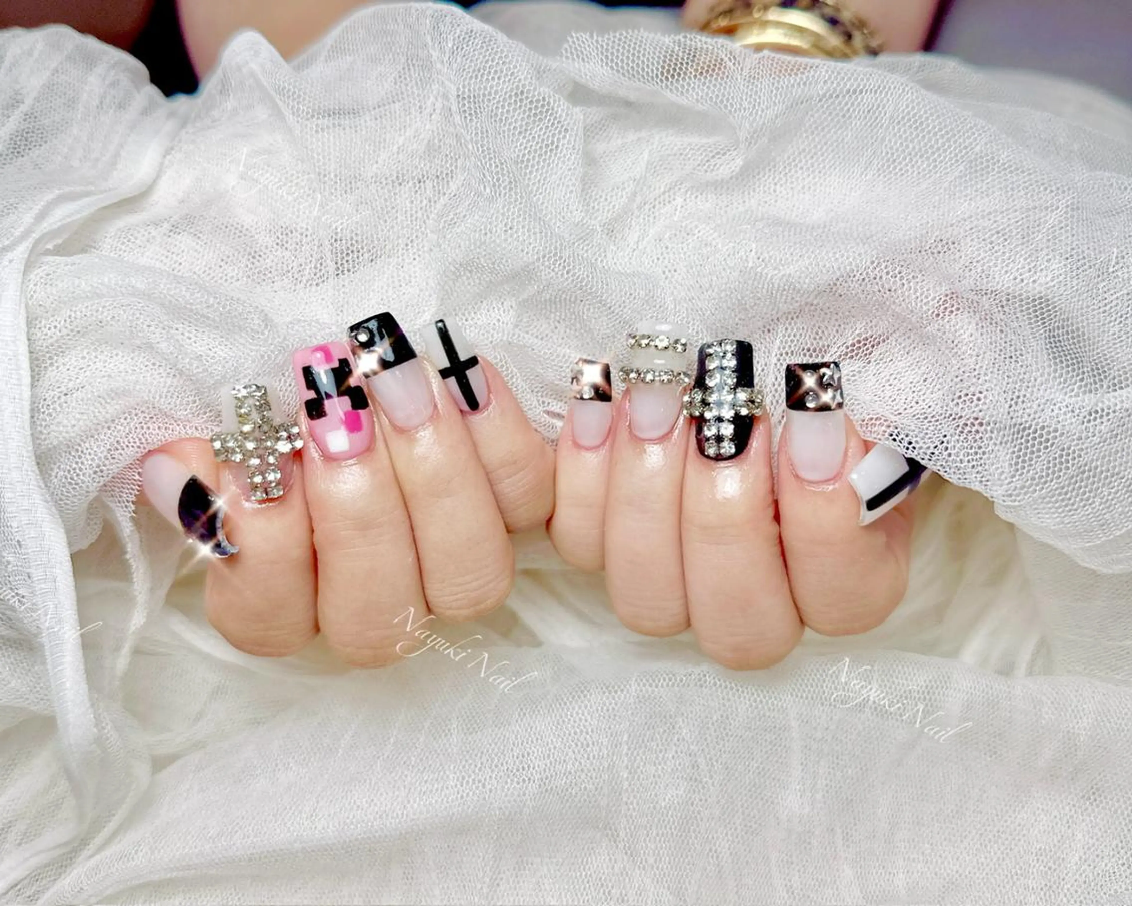 ネイル 🦋 Queenieのネイルデザイン