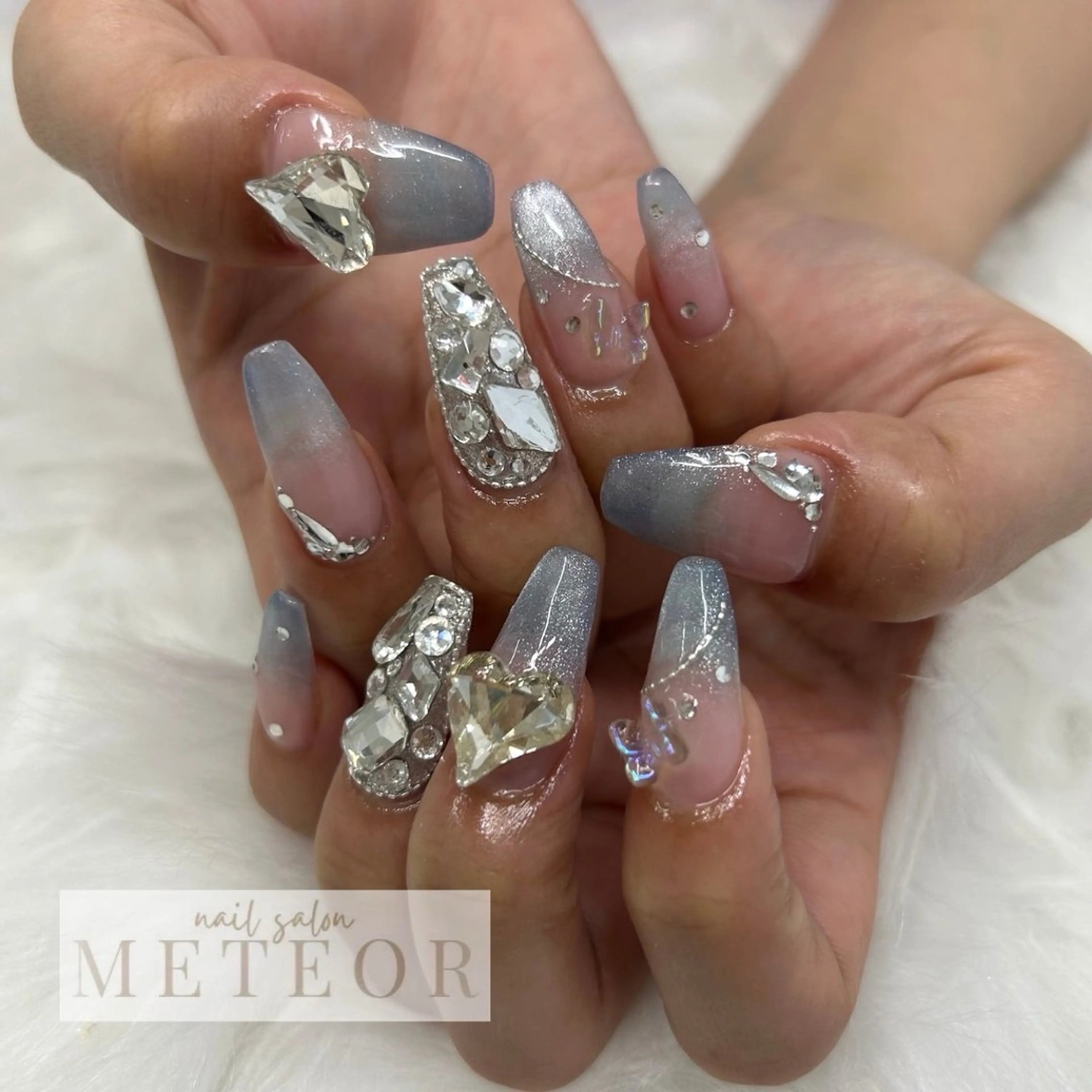 ネイル グラデーション キラキラネイル マグネットネイル ワンホンネイル ハンドネイル nailsalon meteor所属・METEOR💫 staffのネイルデザイン