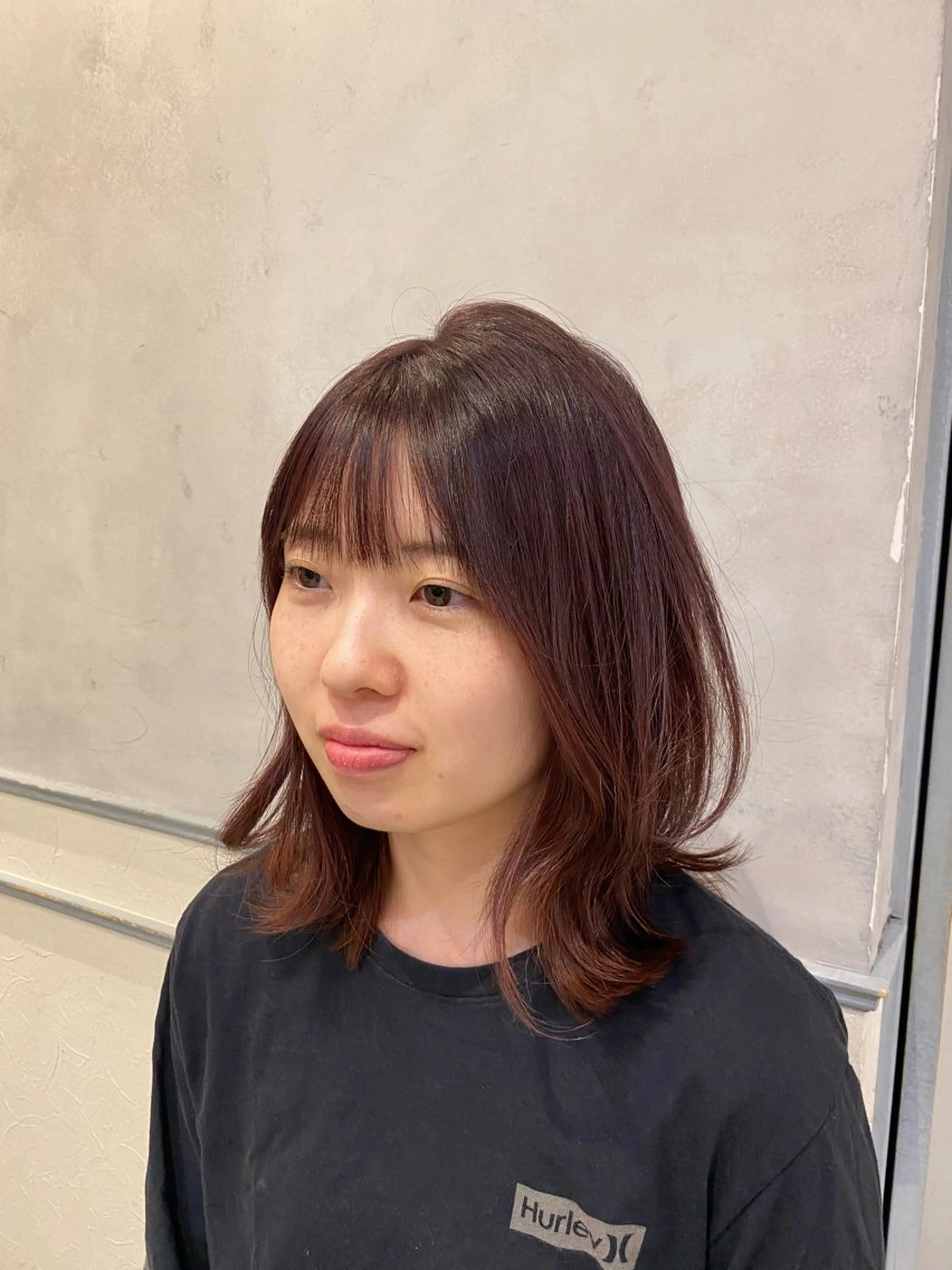 セミロング カラー パープルカラー レイヤーカット 池西 佳穂のヘアスタイル