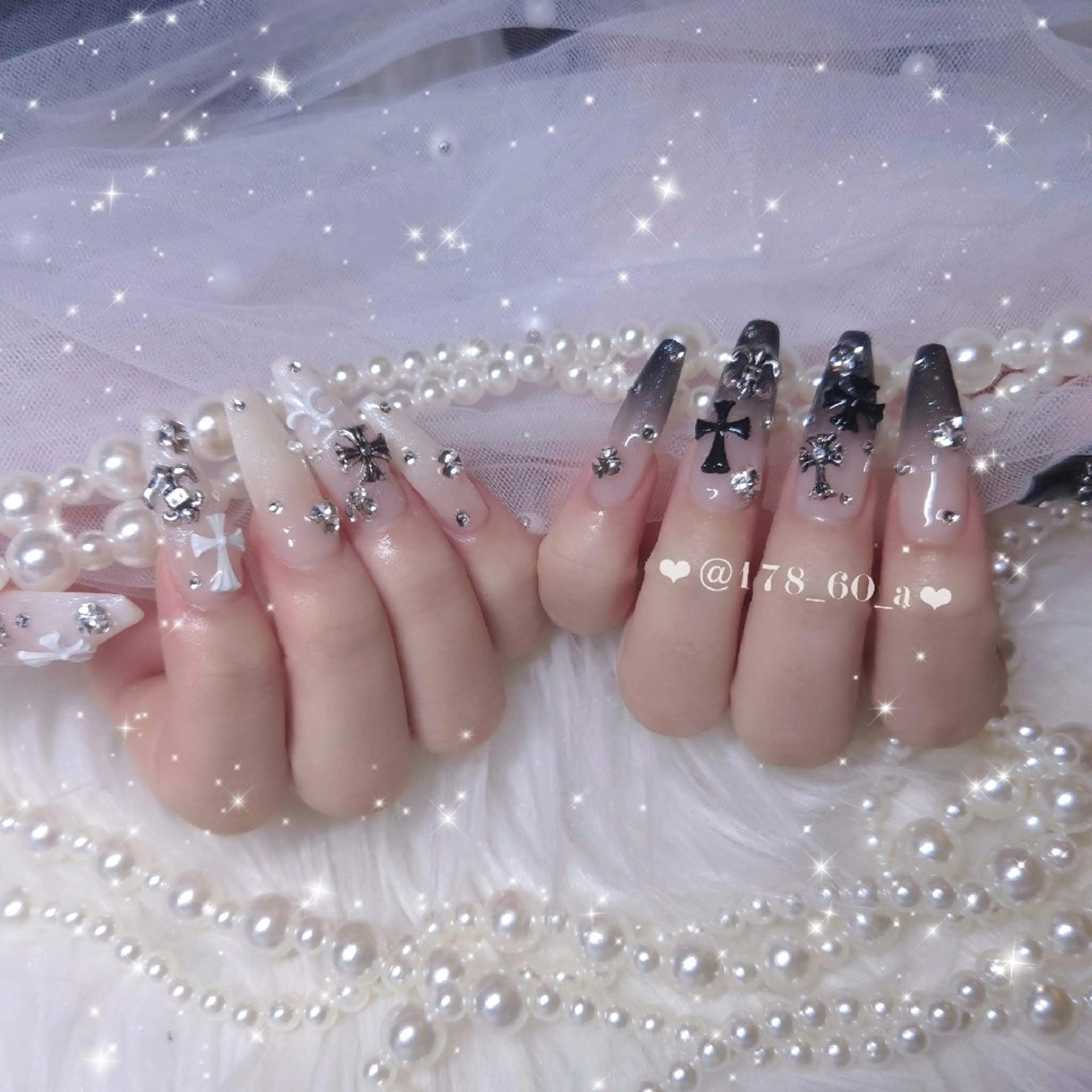 ネイル ガーリー グラデーション スカルプネイル 冬ネイル ハンドネイル HAPPINAS🎀  れん🖤痛ネイルのネイルデザイン