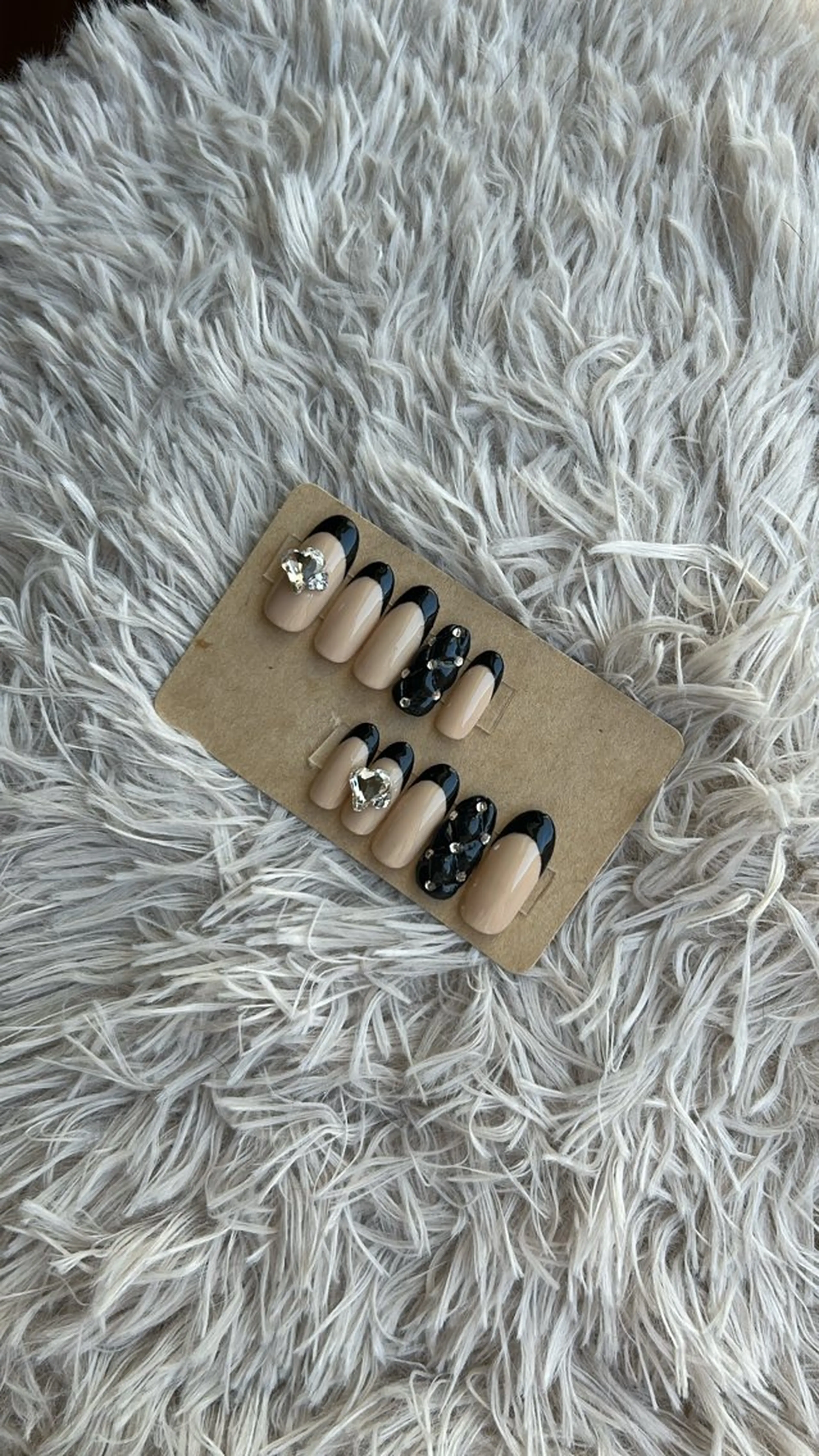 ネイル フレンチネイル ガーリー ストーンネイル ネイルチップ LUMIERE nao.のネイルデザイン