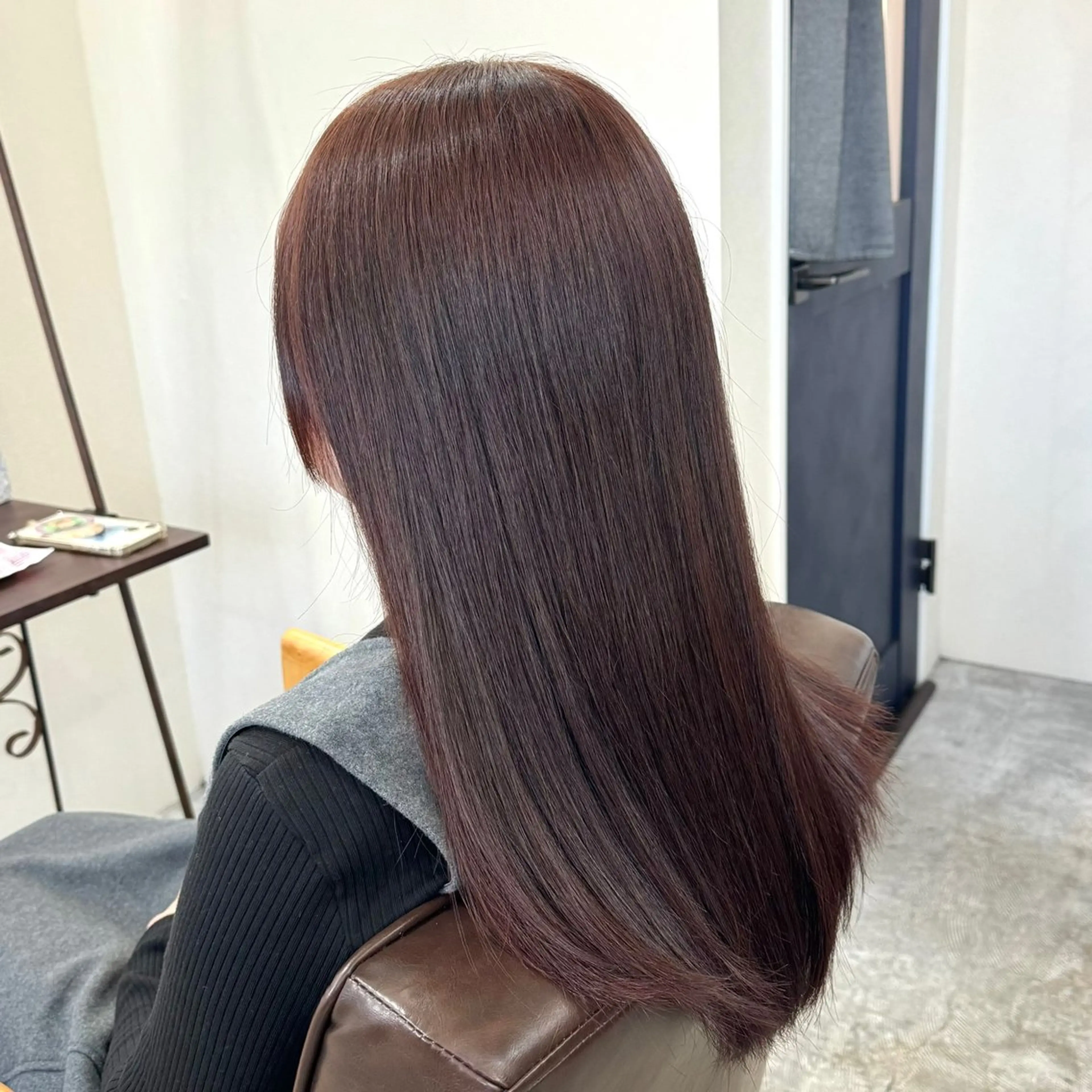 セミロング ピンクブラウン ▷SAN   KAKU所属・長岡 俊樹のヘアスタイル