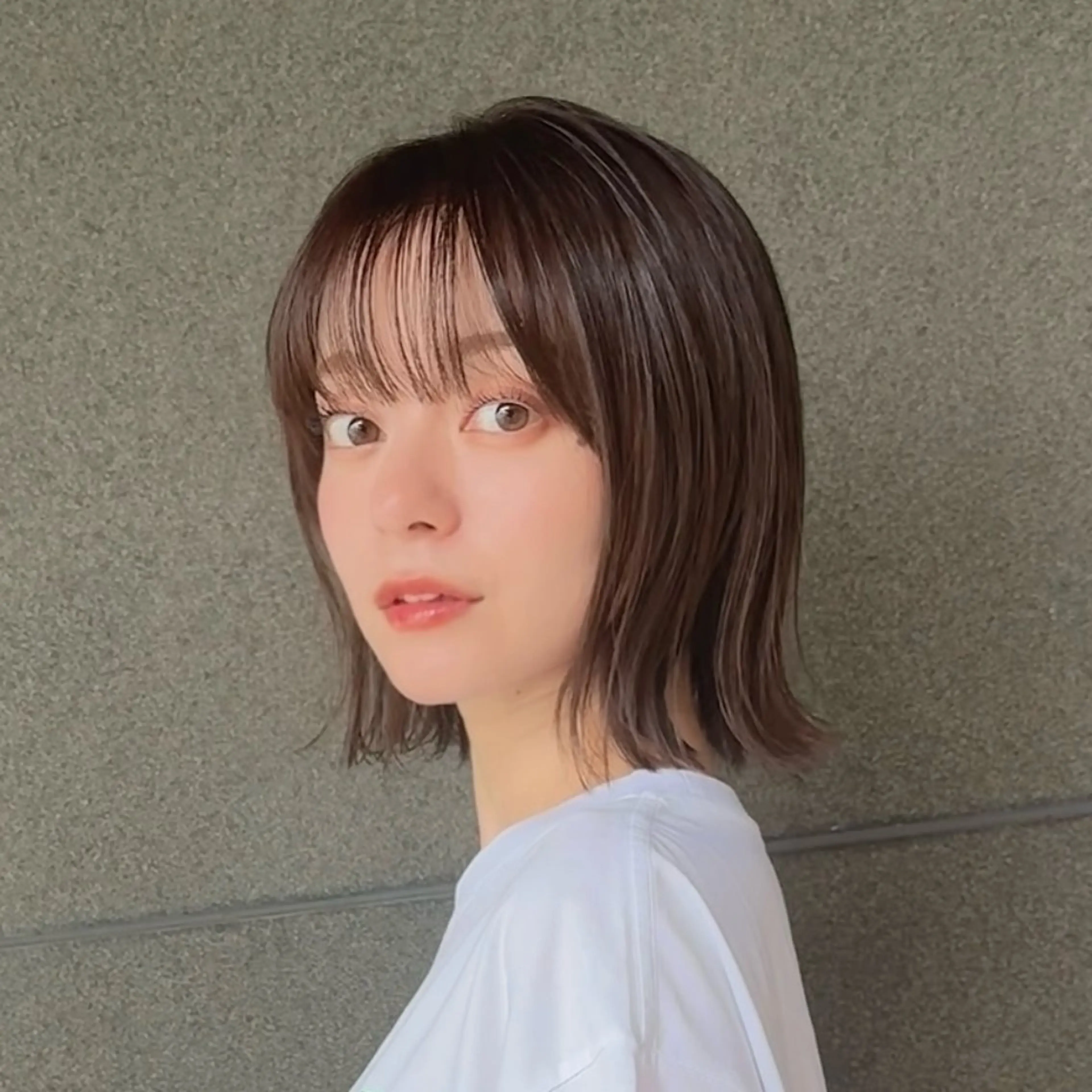 ショート カラー 切りっぱなしボブ ベージュカラー 透明感カラー ボブ サイドバング 柔らかいレイヤー🌿 大人ヘア/みっきーのヘアスタイル