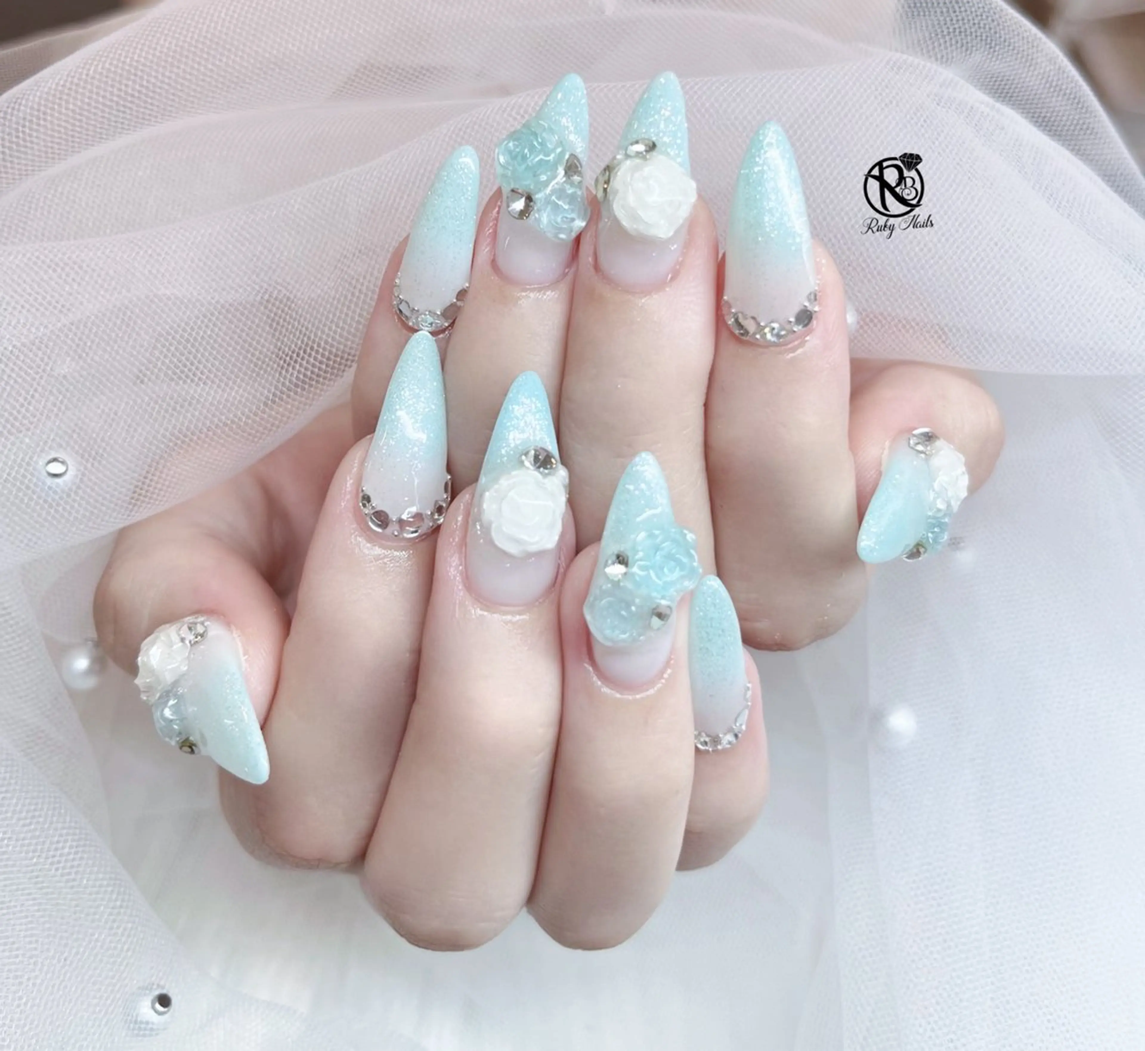 ネイル チークネイル フットネイル フレンチネイル グラデーション キラキラネイル Yukichan 日暮里店のネイルデザイン