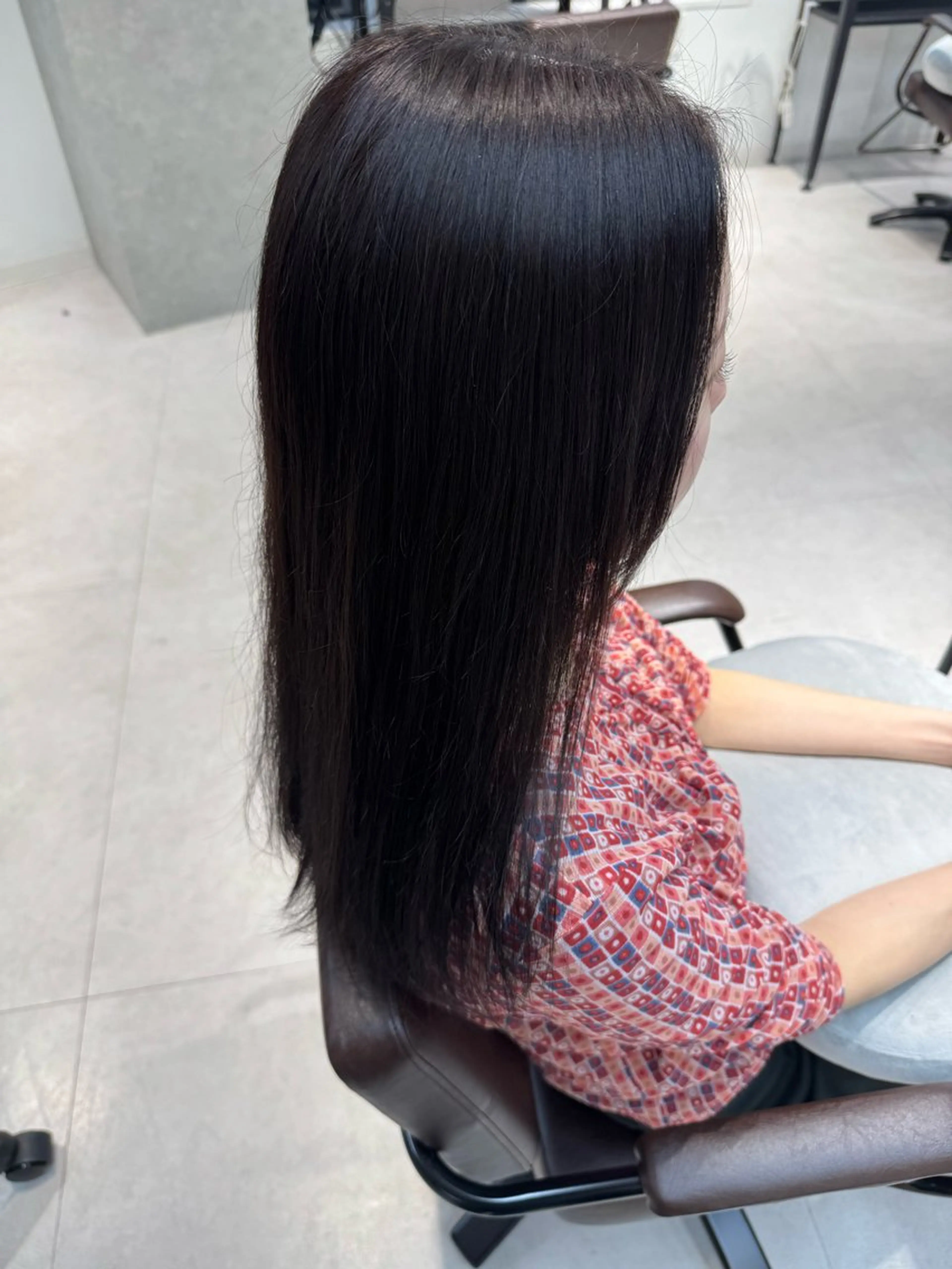 セミロング カラー ラベンダーカラー ヘアカラー 近藤 愛理のヘアスタイル