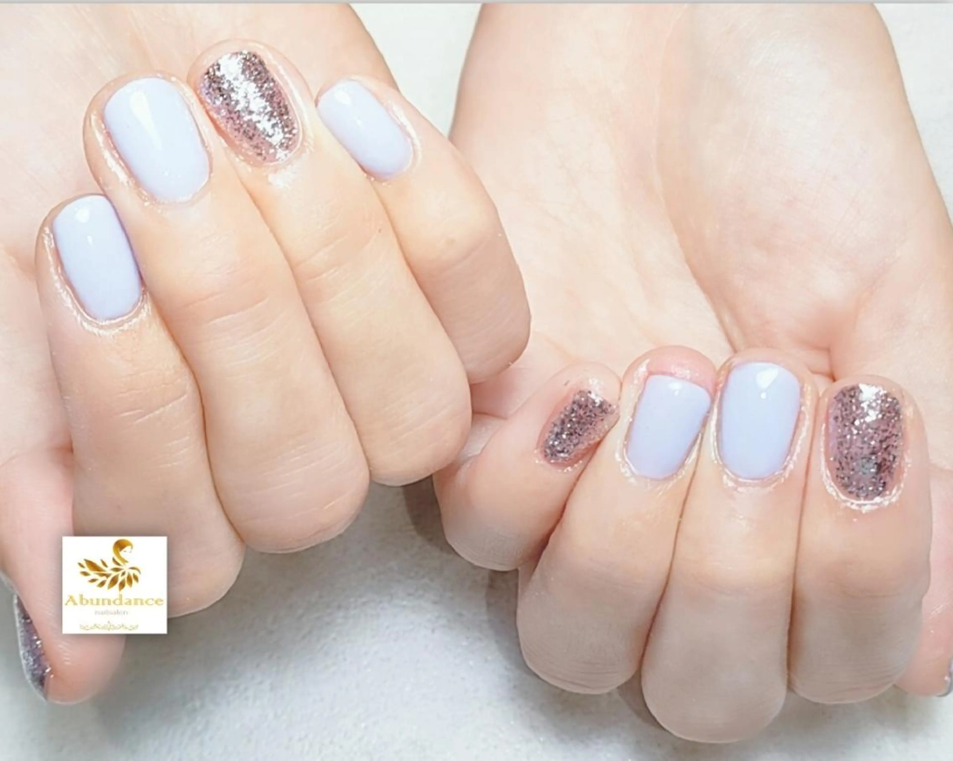 ショート ネイル ショートヘア ラメ(グリッター) ショートネイル ハンドネイル 完全予約制個室サロン Abundancesのネイルデザイン