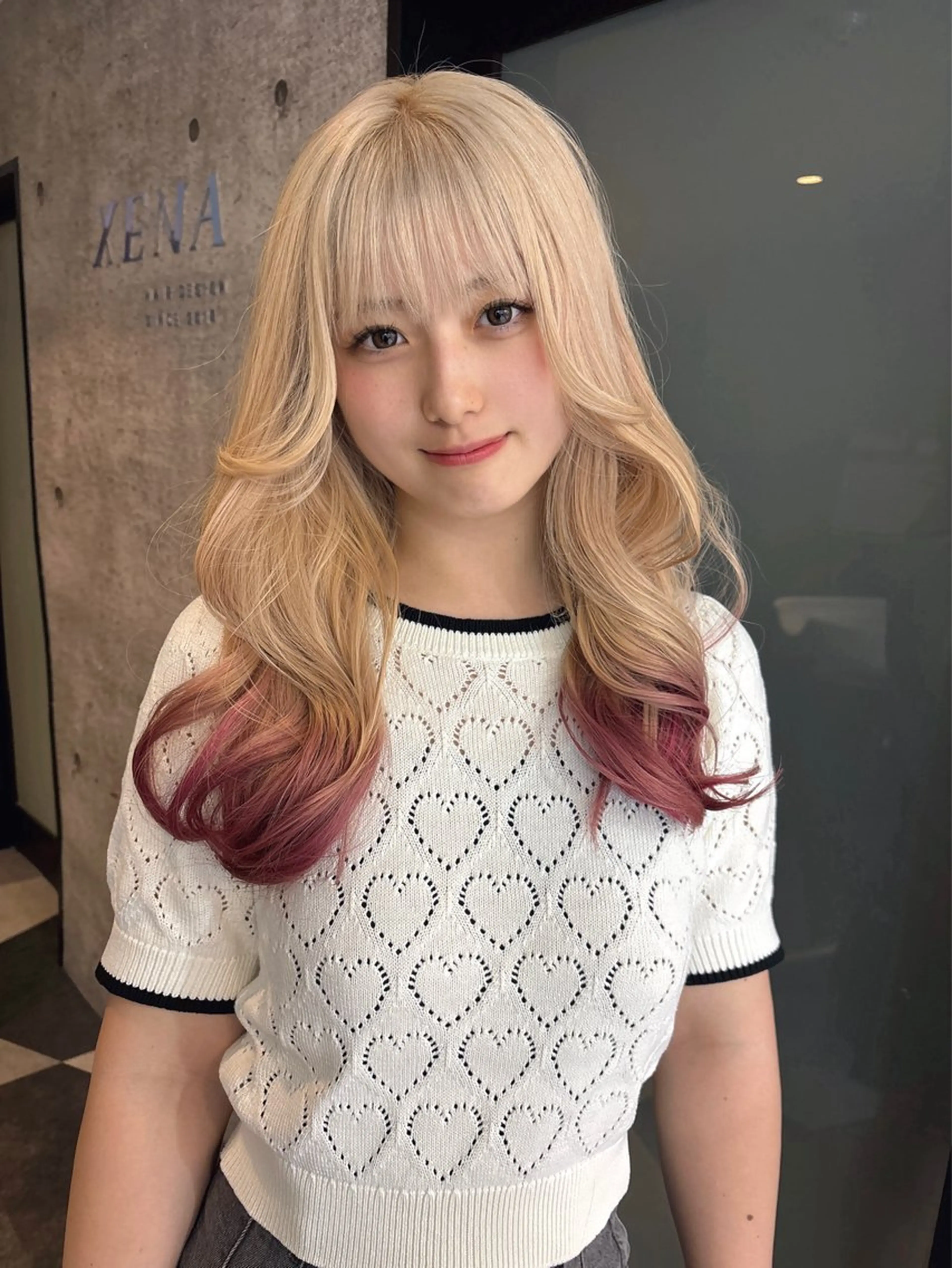 セミロング カラー ベージュカラー ブロンド ブロンドベージュ ピンクカラー GEM YURI ハイトーンカラーのヘアスタイル