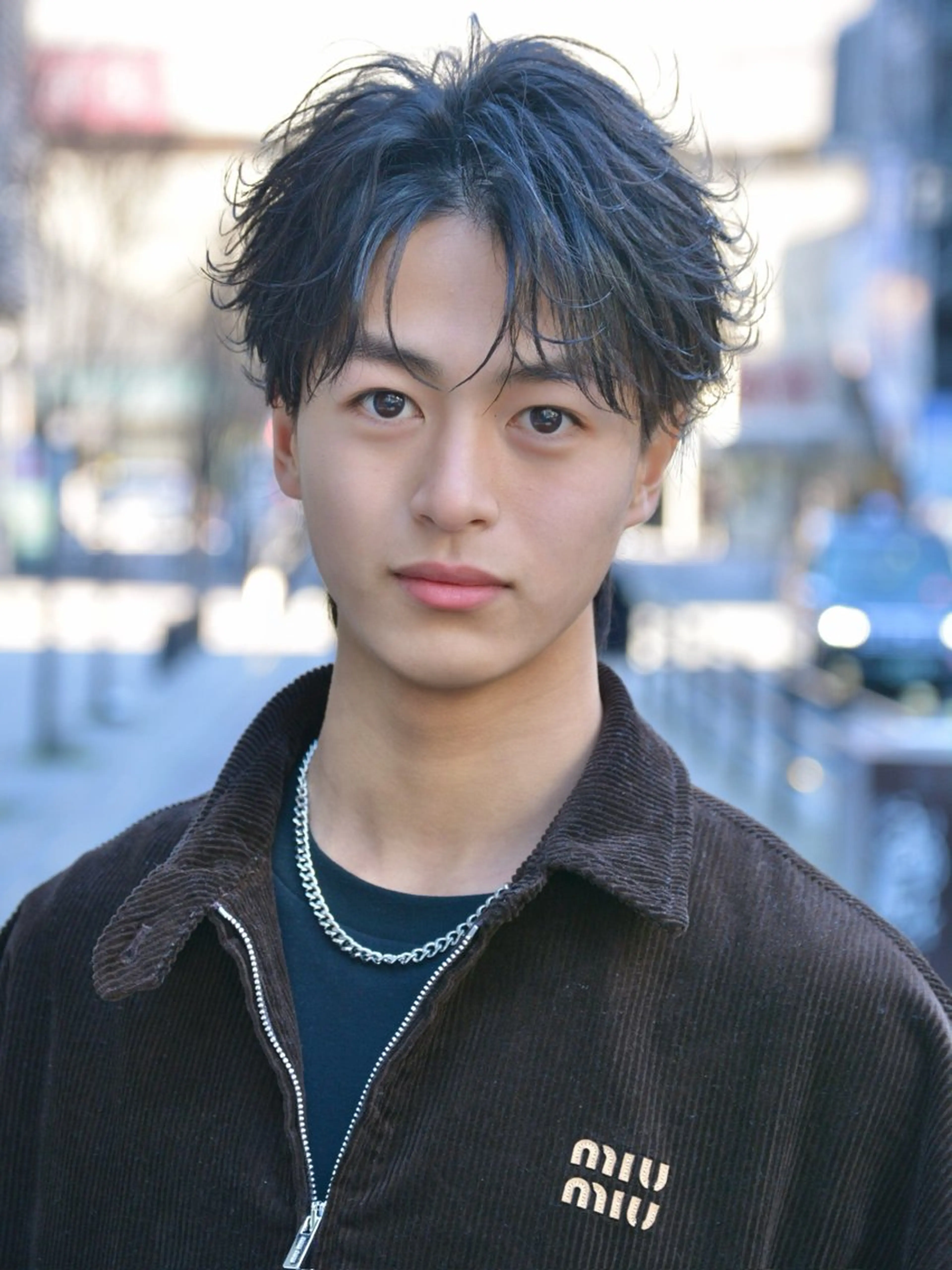 ショート カラー パーマ ヘアアレンジ メンズ フェザーパーマ メンズパーマ 黒髪 ショートヘア 飯田 とうまのヘアスタイル