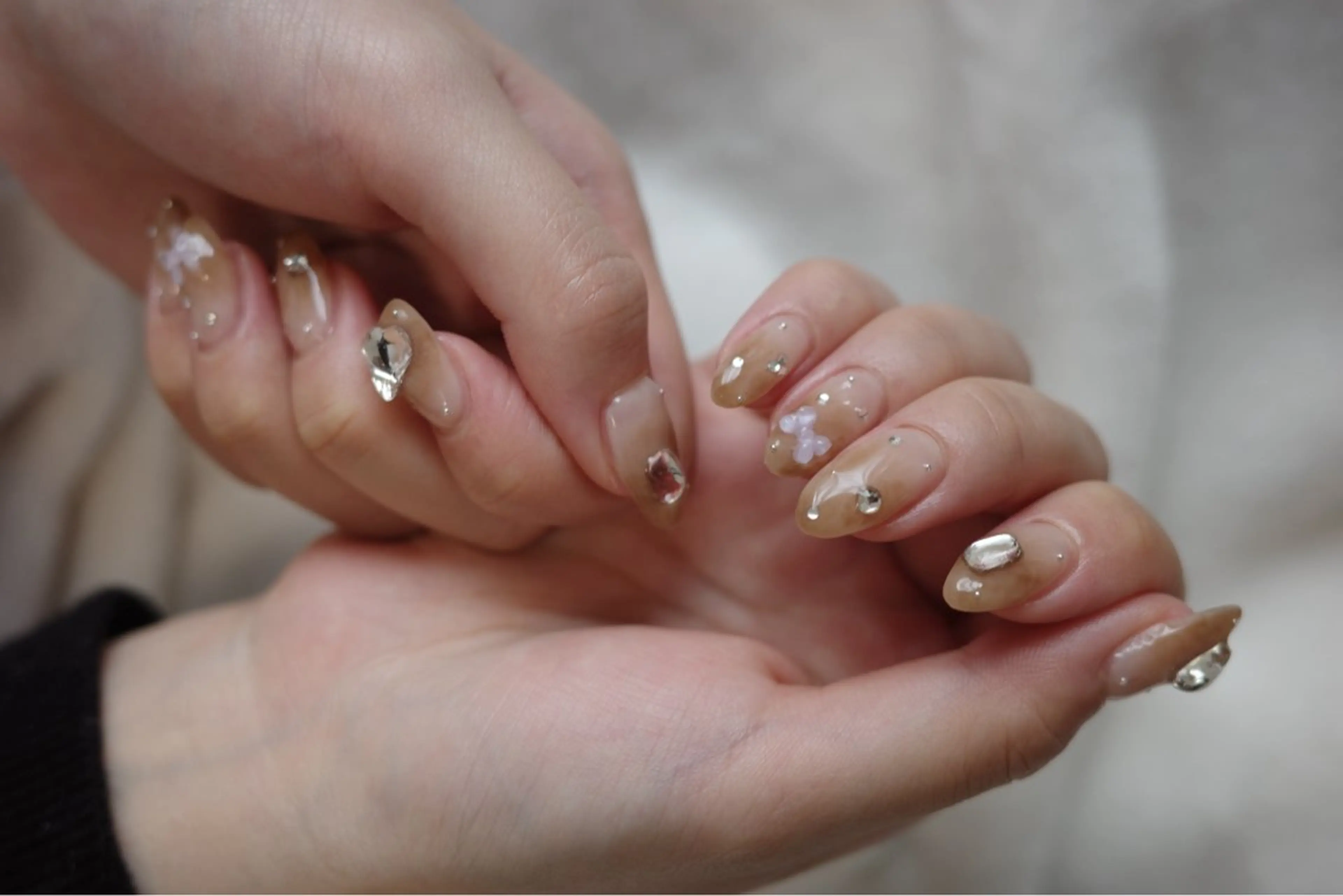 ネイル ハンドネイル フットネイル Locèlon .のネイルデザイン