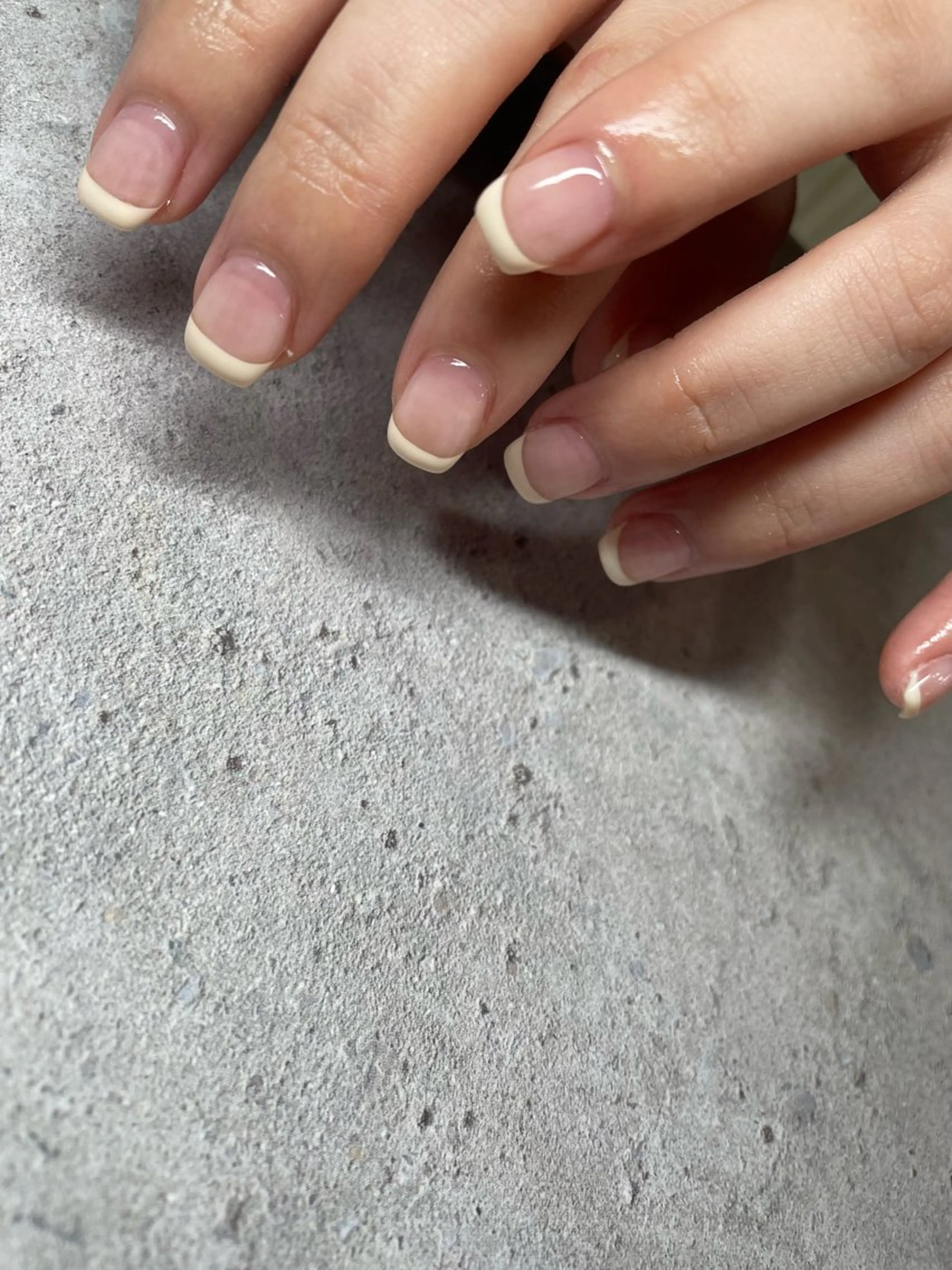 《初回オフ無料》【hand】フレンチネイル（クリアベース）の写真