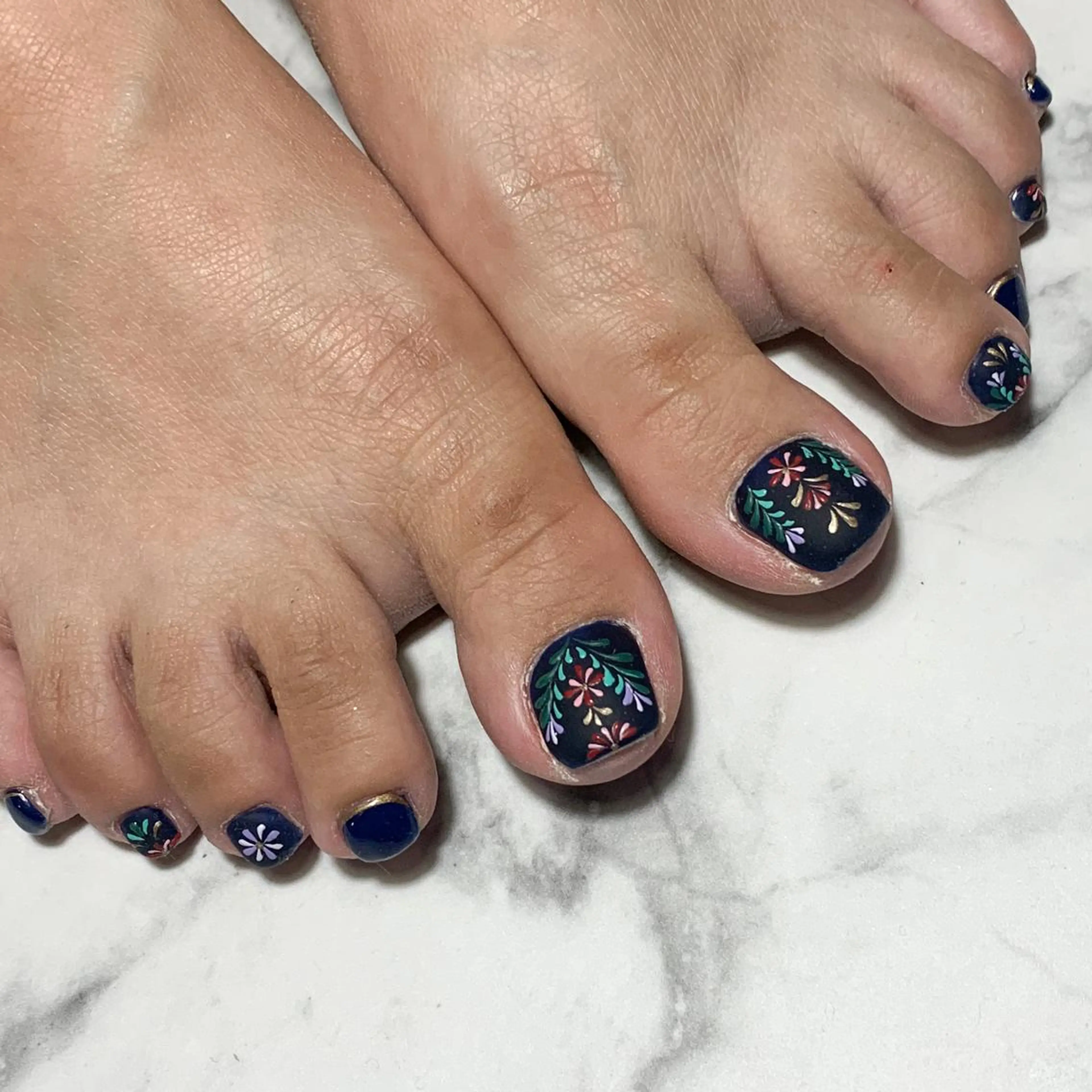 ネイル フットネイル FIORITURA aiのネイルデザイン