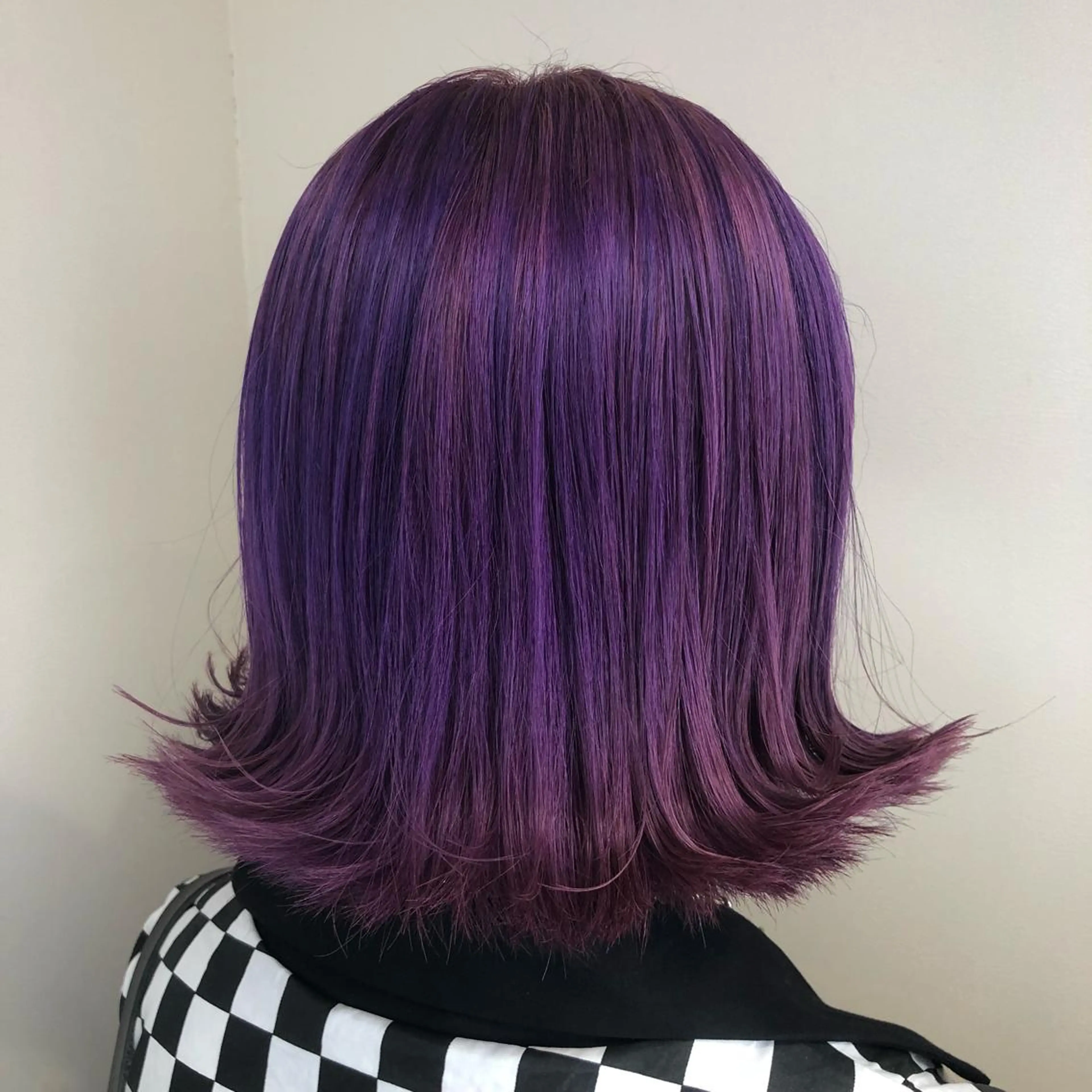 ミディアム カラー ウルフカット／吉村 桃子のヘアスタイル