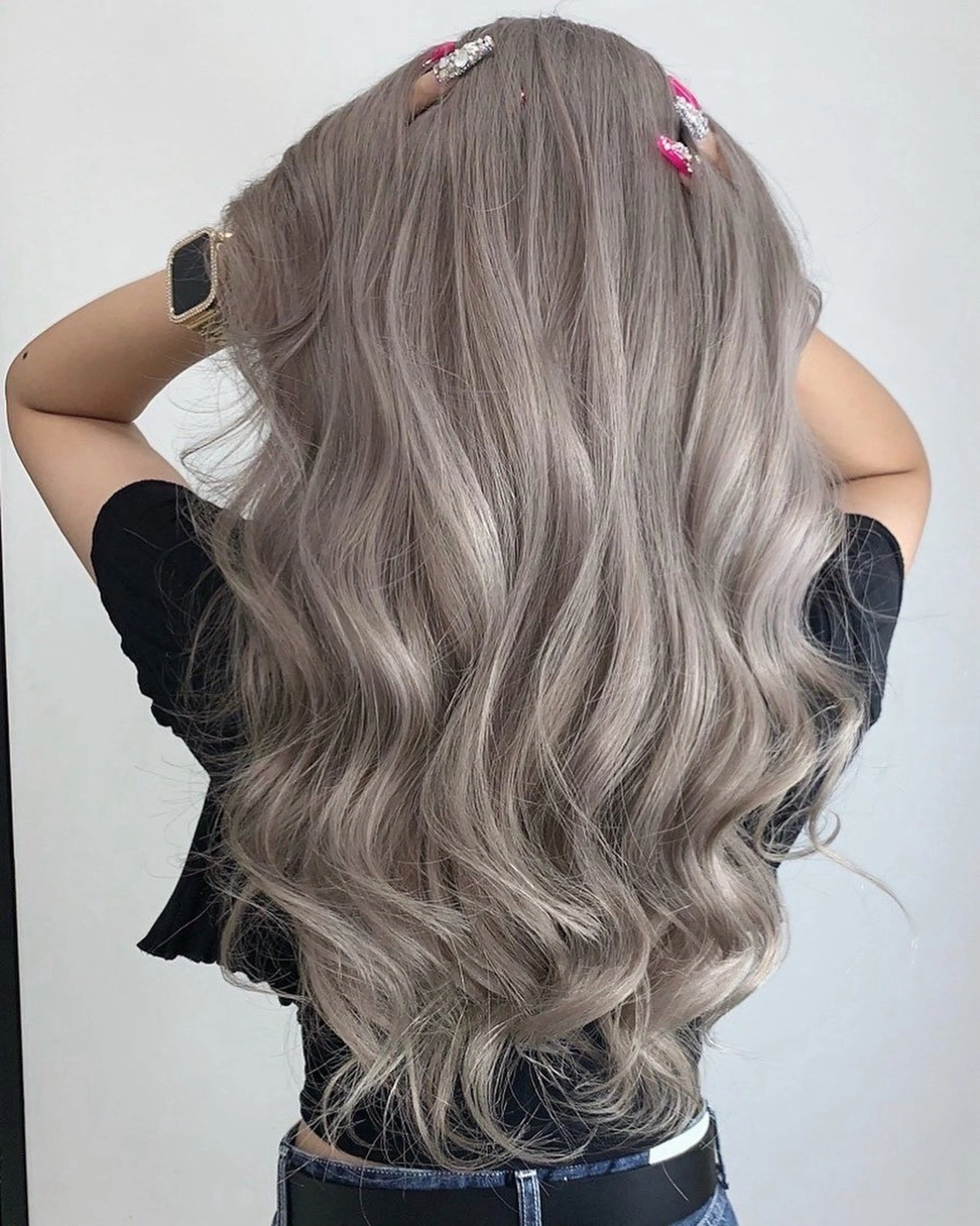 ロング ヘアカラー 大平 琶月のヘアスタイル