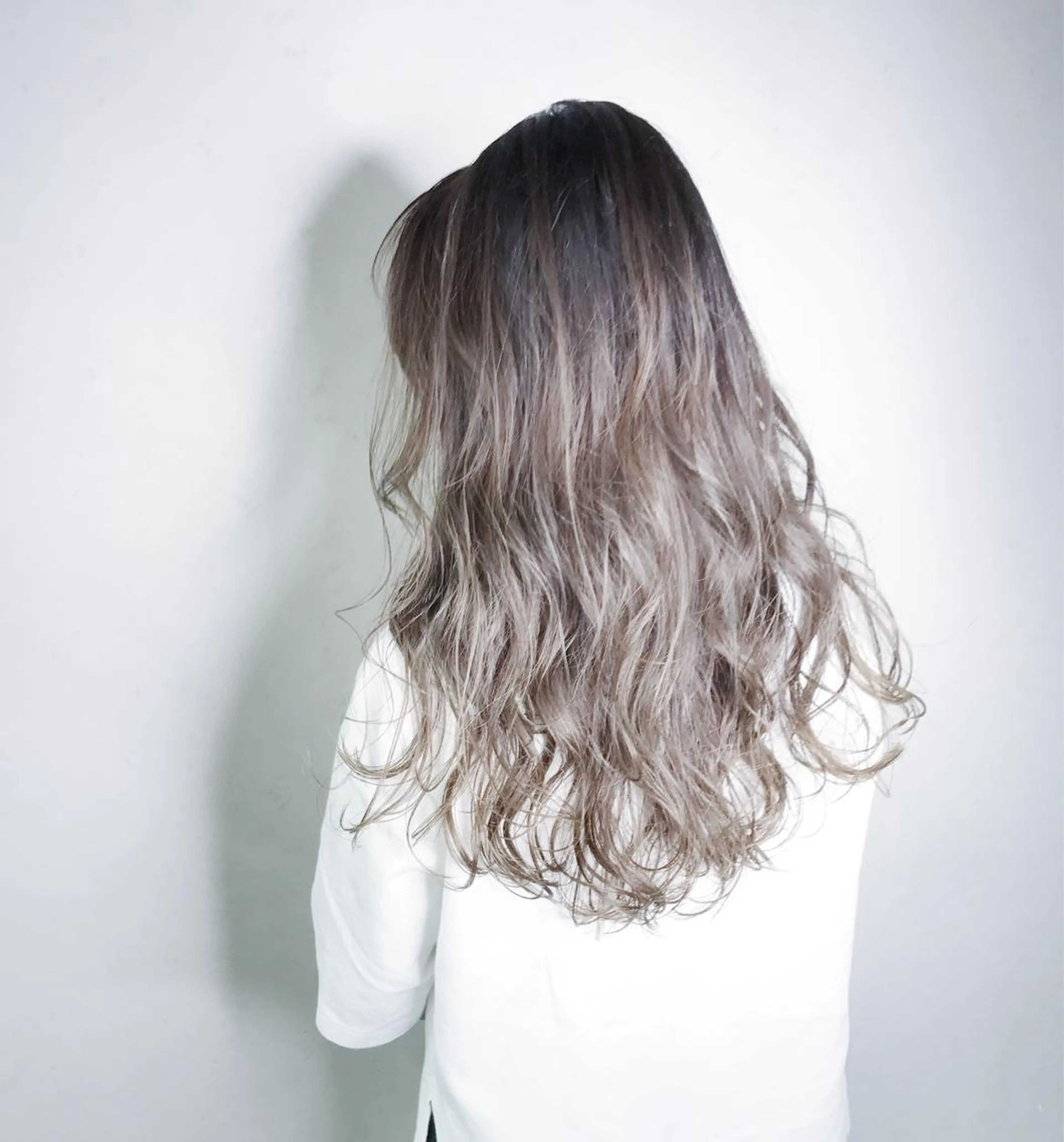 ロング カラー グラデーションカラー グレージュ ハイライトカラー ハイライト DUMBO所属・【完全マンツー 恵比寿】佐藤 翔のヘアスタイル