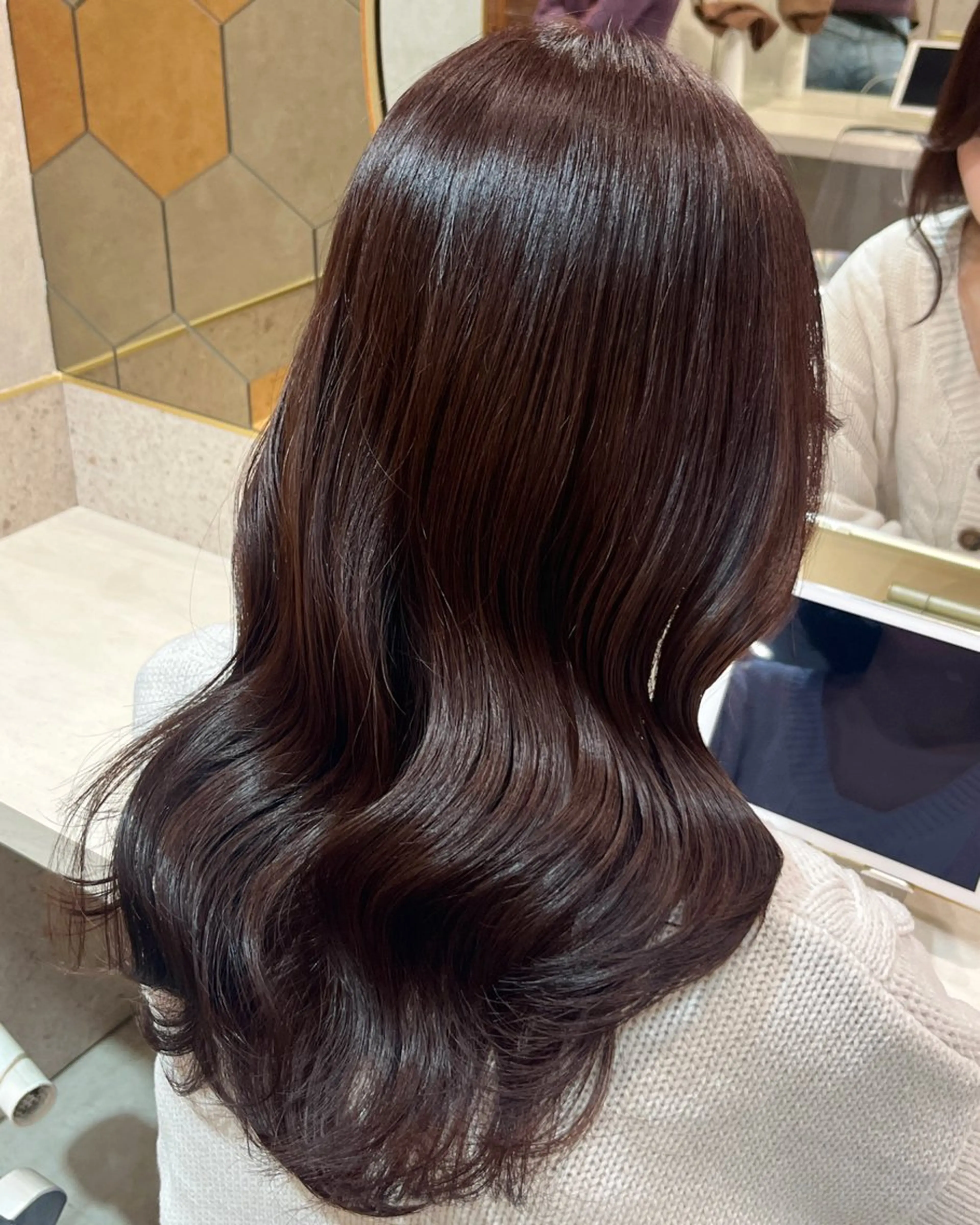 セミロング パープルカラー カット ヘアカラー トリートメント 暖色カラー/新宿/韓 国風レイヤー鮫島志穂のヘアスタイル