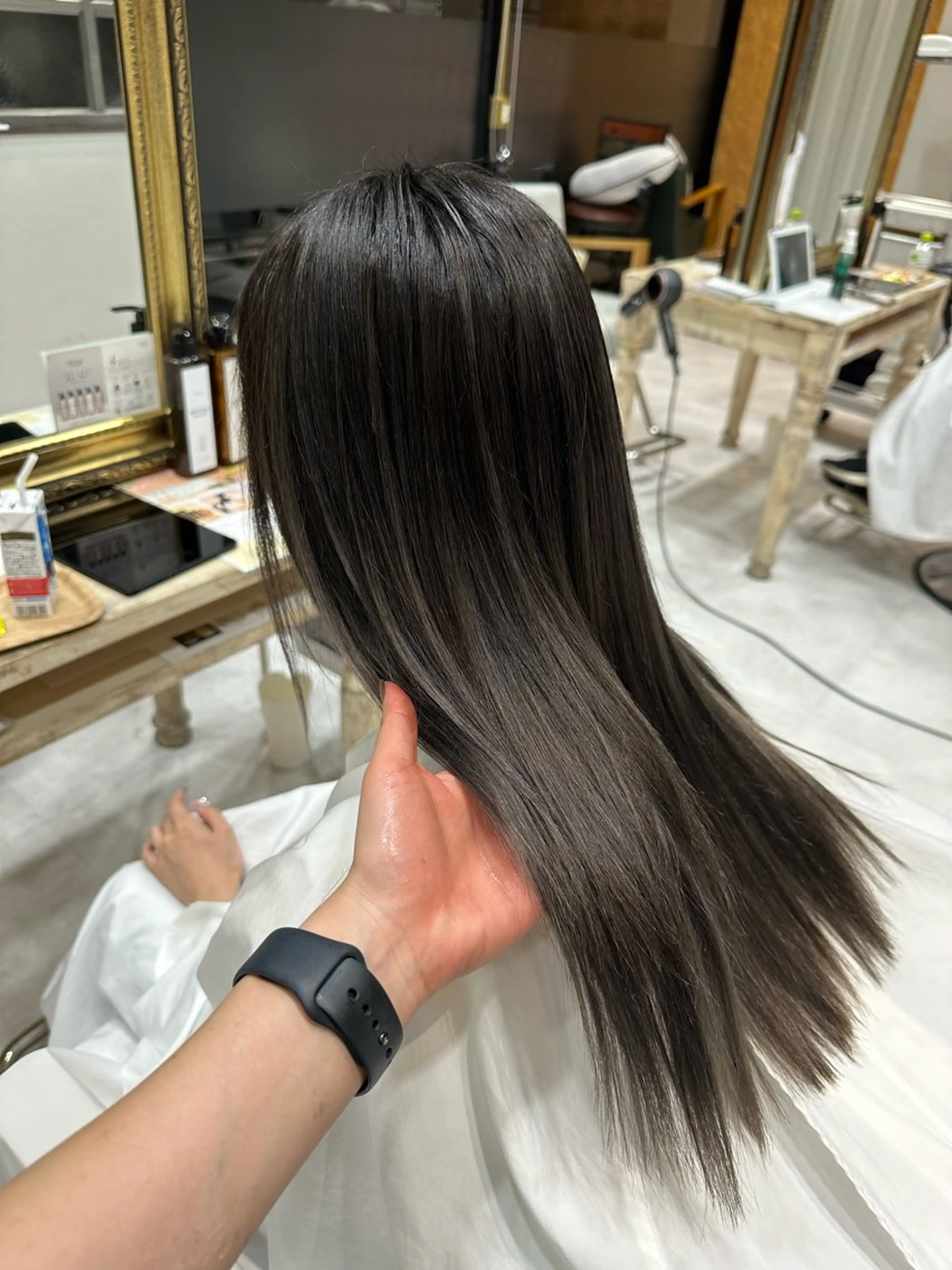 セミロング レイヤーカット ヘアカラー 野上 麗のヘアスタイル