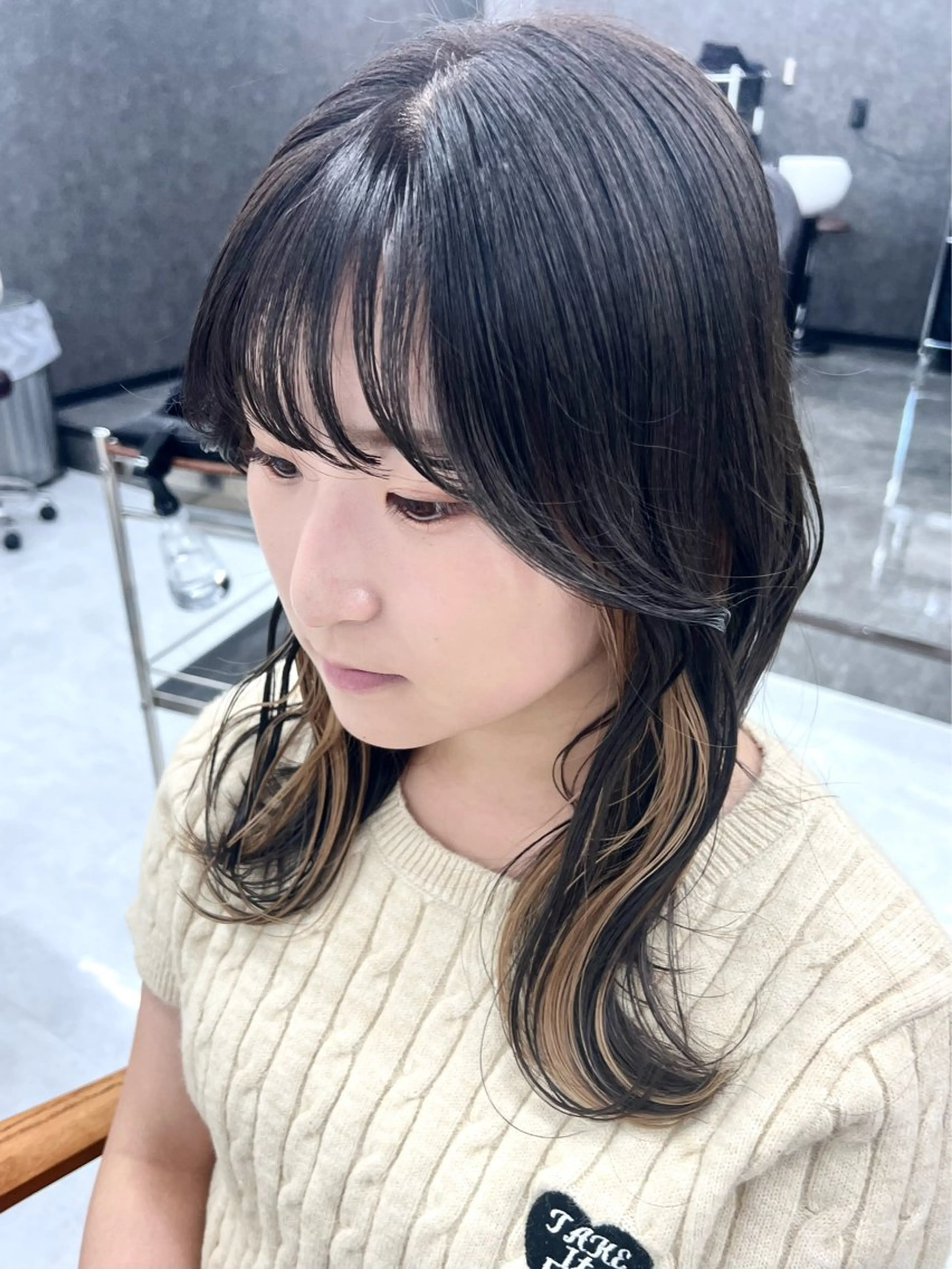 セミロング カラー ヘアアレンジ ベージュカラー イヤリングカラー ハイトーンカラー ミルクティーベージュ ヘアカラー フウト/メンズカット /メンズパーマのヘアスタイル
