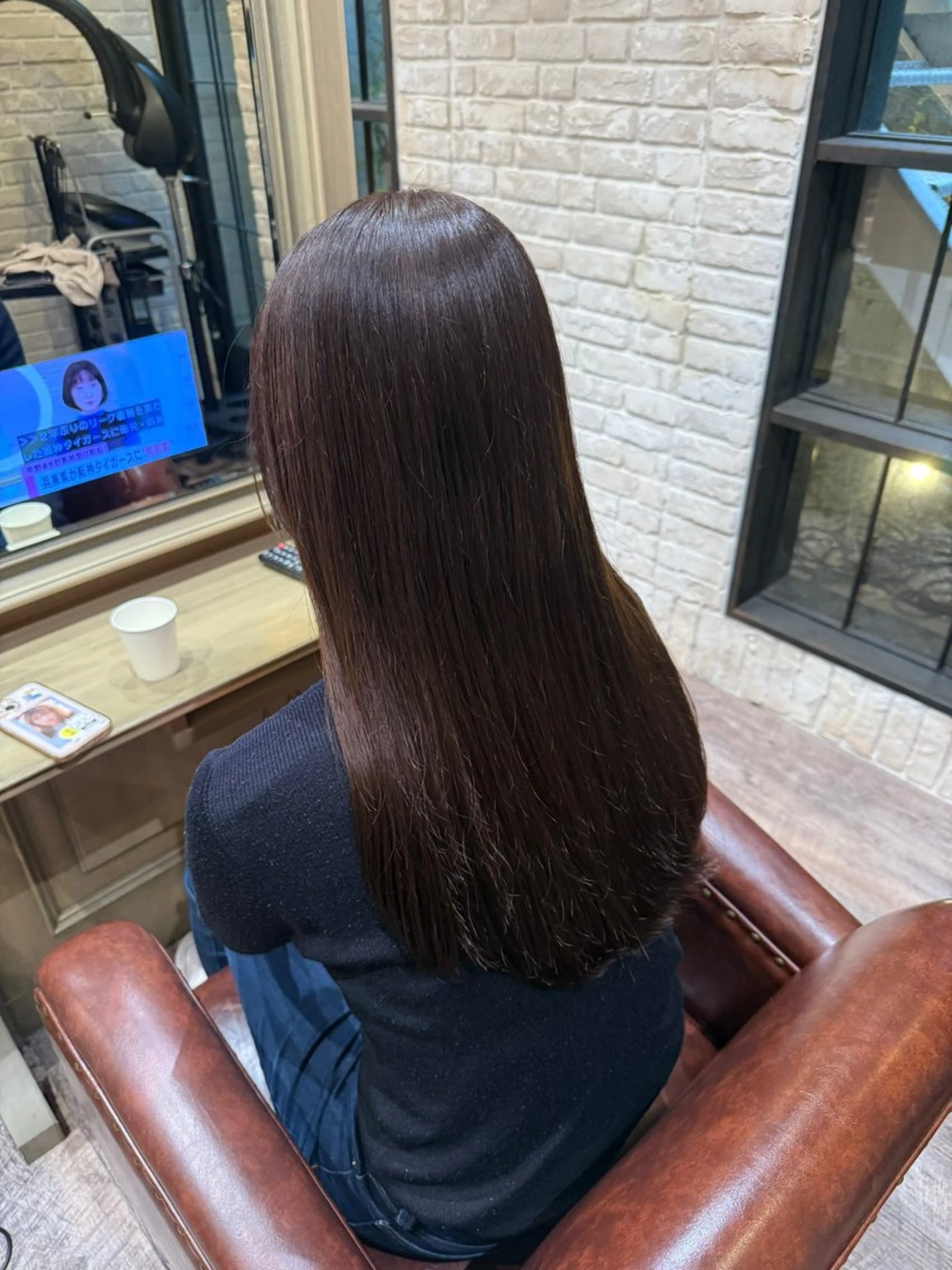 ロング カラー ブラウンカラー ナチュラルブラウン カットパーマ3000 円/水曜日モデルのヘアスタイル